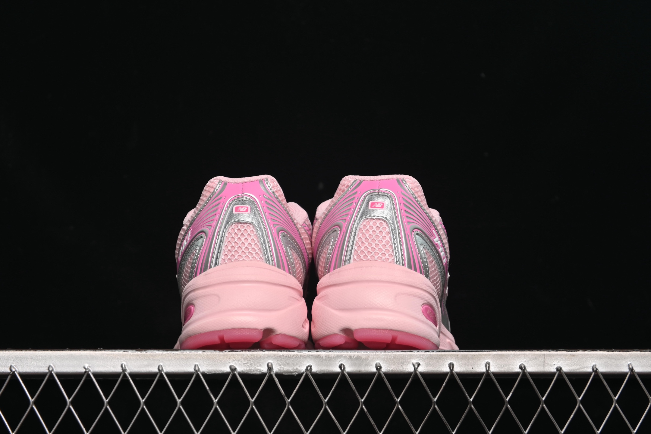 💰220纯原
 New Balance 740系列复古老爹风休闲运动慢跑鞋 U740AP2
#原盒 原吊牌 组合大底 1:1制作
尺码：36 37 37.5 38 38.5 39 40 40.5 41 9.C3