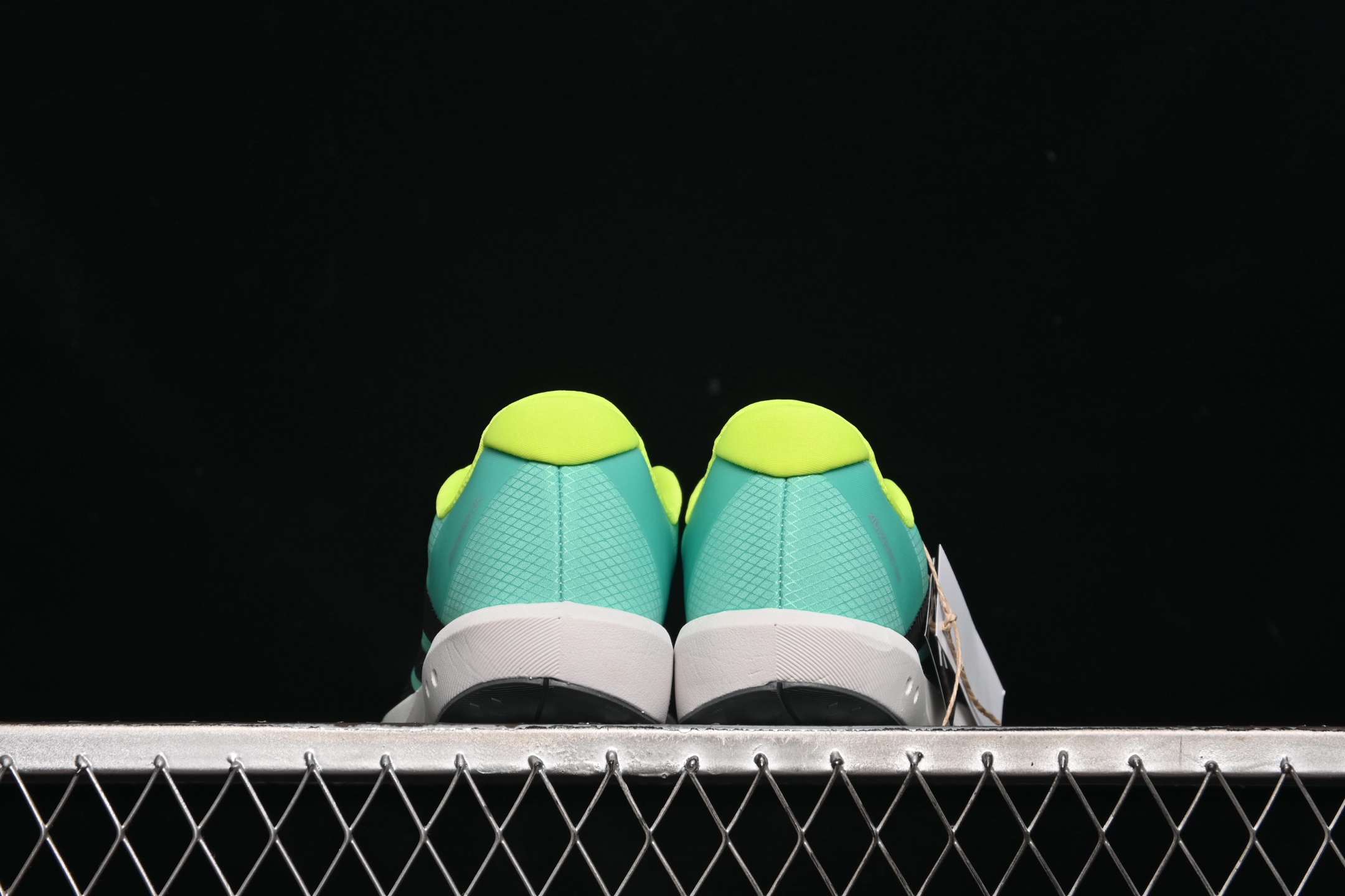 💰220纯原
 Adidas Adizero BK JP6543 阿迪透气低帮跑步鞋
尺码：36 36.5 37 38 38.5 39 40 40.5 41 42 42.5 43 44 44.5 45 N.C3