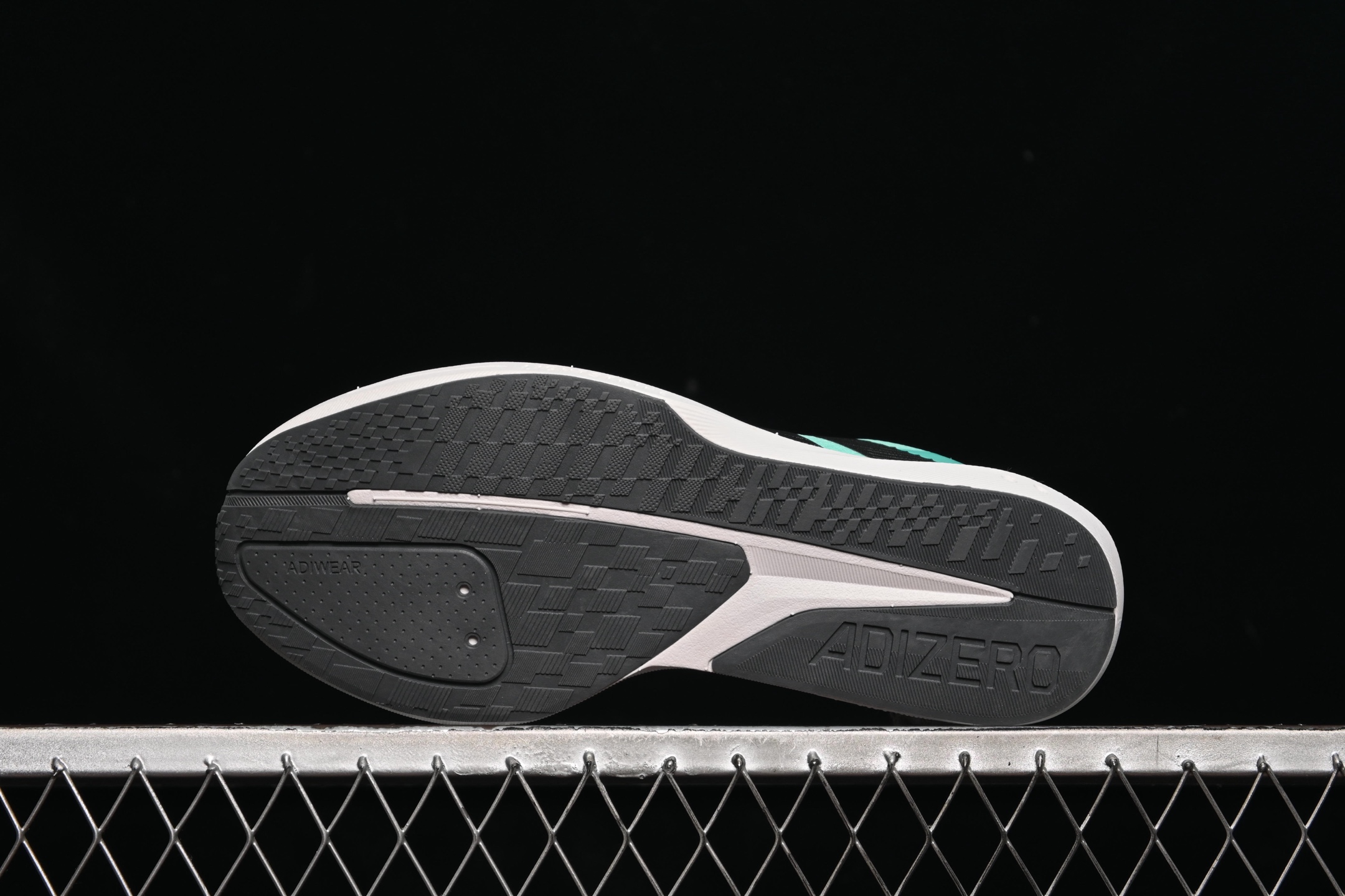 💰220纯原
 Adidas Adizero BK JP6543 阿迪透气低帮跑步鞋
尺码：36 36.5 37 38 38.5 39 40 40.5 41 42 42.5 43 44 44.5 45 N.C3