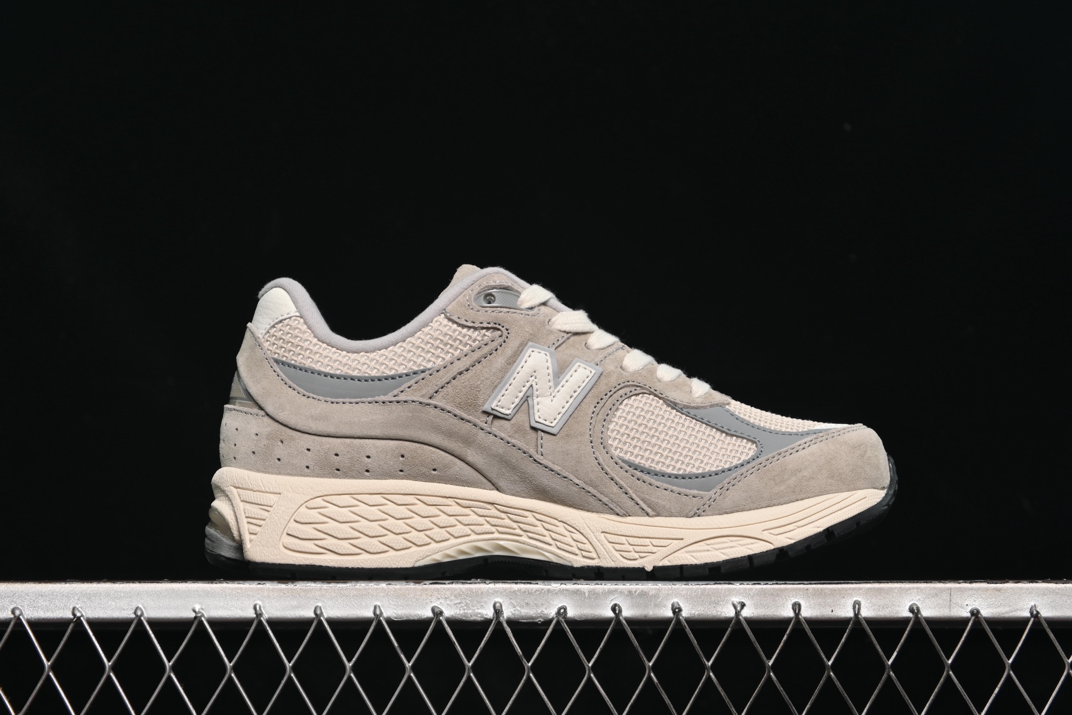 💰280纯原
New Balance 2002系列 复古休闲跑步鞋 U2002RRD
#鞋款延续了经典科技,升级版N-ERGY缓震物料机能与材质上脚太舒适了,鞋面的柔软麂皮搭配尼龙网布,特别透气而且还复古感,不管是搭配牛仔裤还工装裤都是百搭!
尺码:36 37 37.5 38 38.5 39 40 40.5 41 42 42.5 43 44 44.5 45 46.5 3.D4