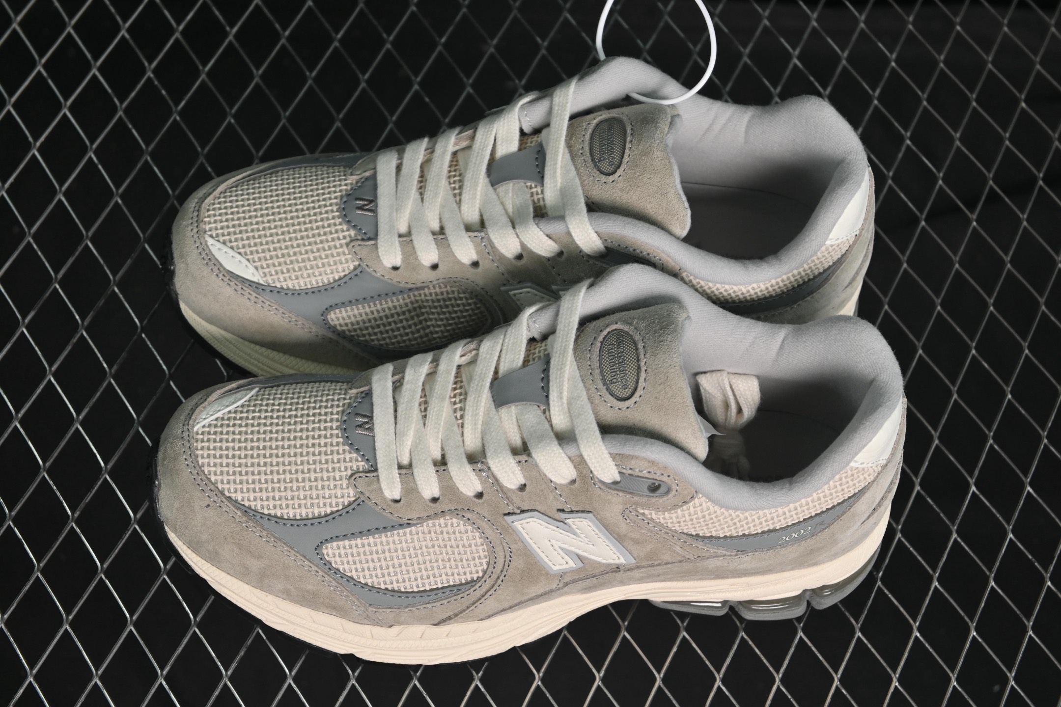 💰280纯原
New Balance 2002系列 复古休闲跑步鞋 U2002RRD
#鞋款延续了经典科技,升级版N-ERGY缓震物料机能与材质上脚太舒适了,鞋面的柔软麂皮搭配尼龙网布,特别透气而且还复古感,不管是搭配牛仔裤还工装裤都是百搭!
尺码:36 37 37.5 38 38.5 39 40 40.5 41 42 42.5 43 44 44.5 45 46.5 3.D4