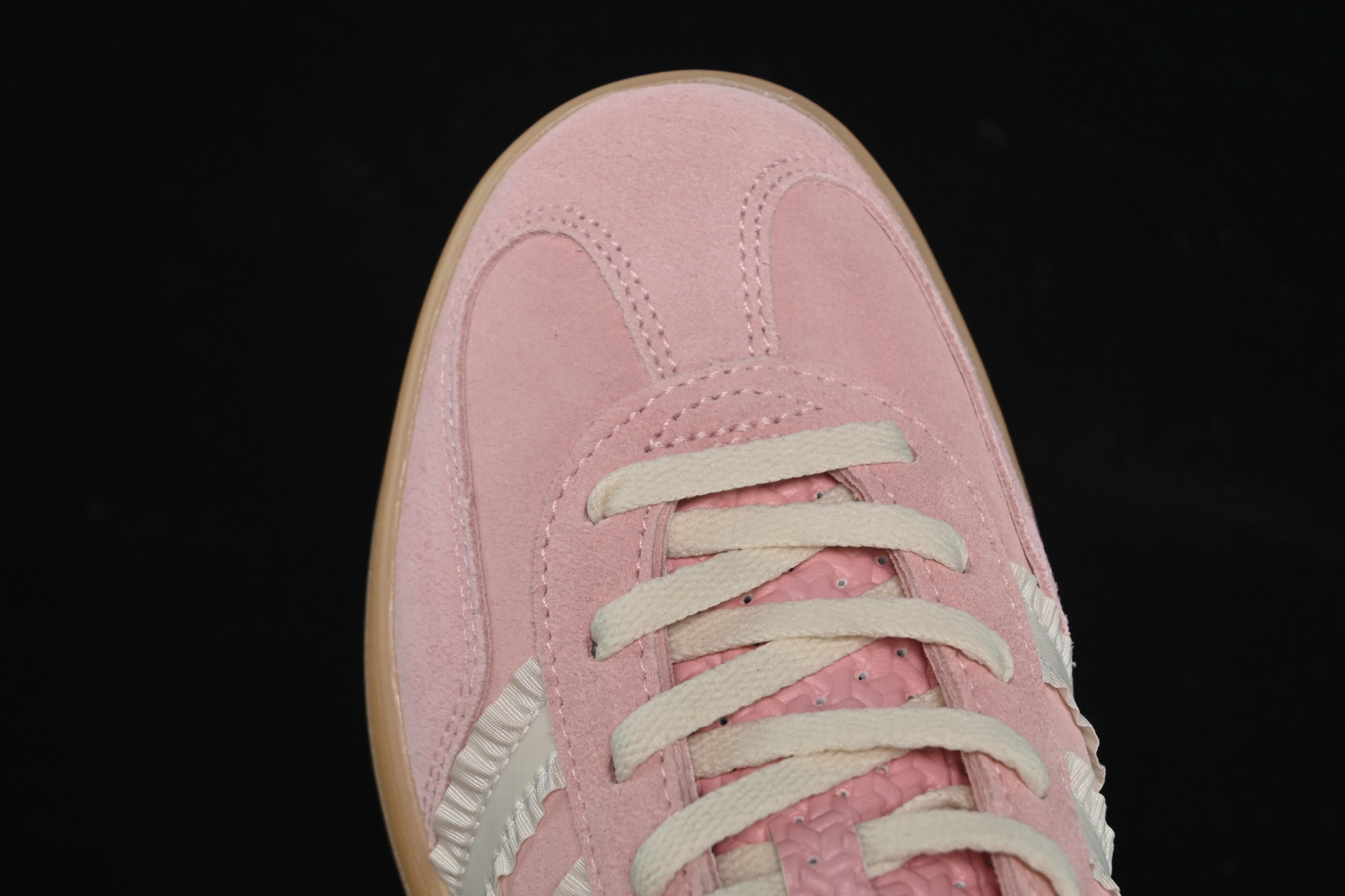 💰190纯原
Adidas Originals Gazelle Indoor JS1413 三叶草复古休闲防滑耐磨低帮板鞋
尺码：35 36 36.5 37 38 38.5 39 40 40.5 41 42 42.5 43 44 44.5 45 N.C3