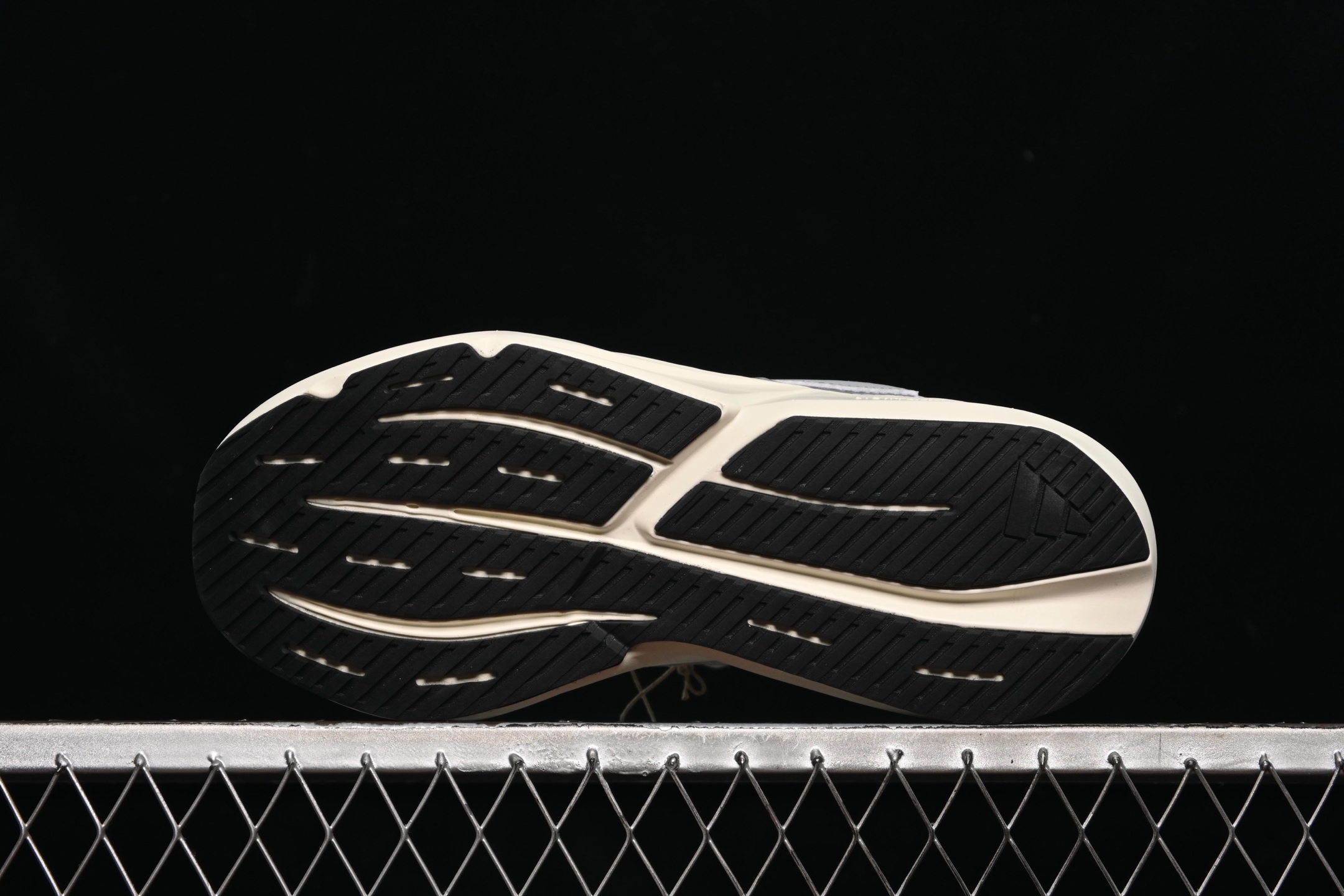 💰220纯原
 Adidas Lightblaze IH8607 阿迪透气跑步鞋
尺码：39 40 40.5 41 42 42.5 43 44 44.5 45 X.D4