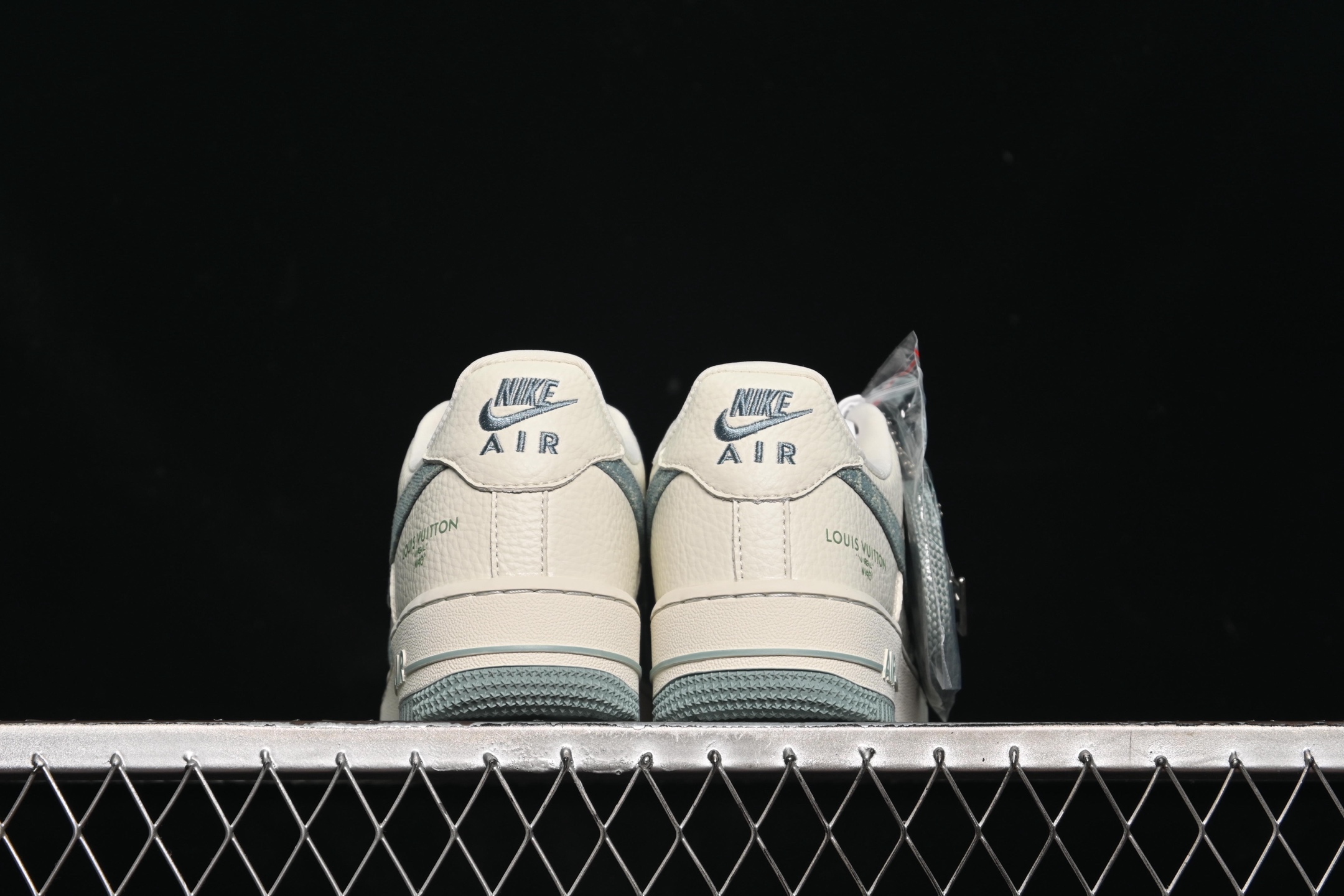 💰280纯原
Nike Air Force 1'07 Low LV联名 青色牛仔 空军一号定制休闲板鞋 SC0601-554
#原楦头原纸板 原装鞋盒 原厂鞋底 超高清洁度 细节完美
尺码:36 36.5 37.5 38 38.5 39 40 40.5 41 42 42.5 43 44 44.5 45 9.D4
