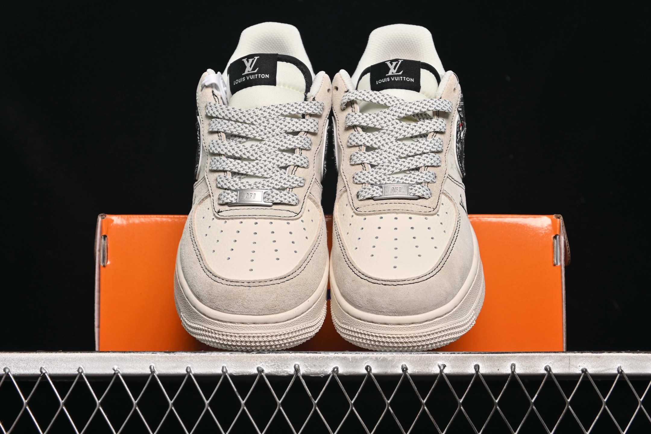 💰280纯原
Nike Air Force 1'07 Low LV联名 猪八牛仔米黑 空军一号定制休闲板鞋 MZ9588-803
#原楦头原纸板 原装鞋盒 定制五金配件 内置全掌气垫 原厂鞋底
尺码:36 36.5 37.5 38 38.5 39 40 40.5 41 42 42.5 43 44 44.5 45 9.D4