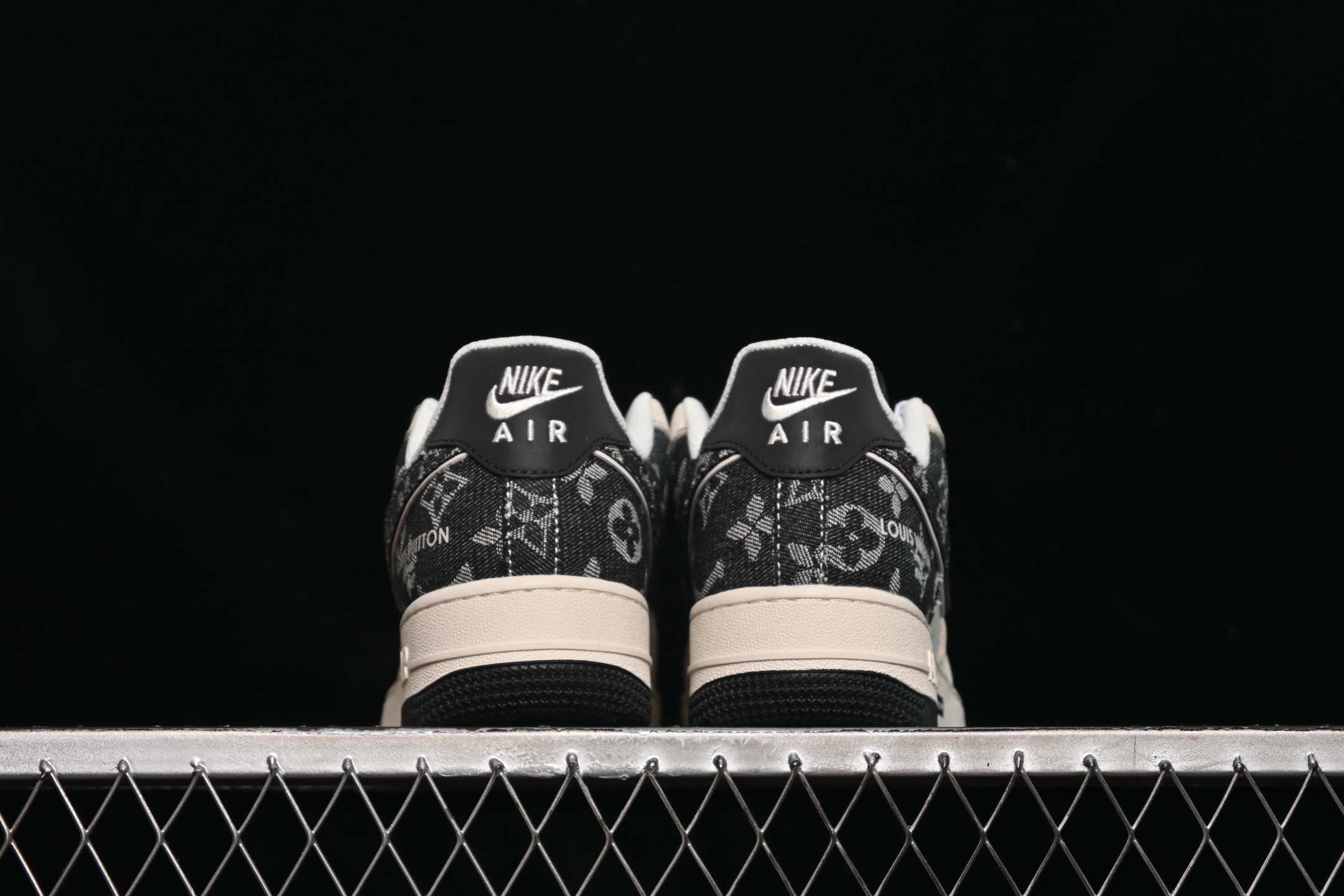 💰280纯原
Nike Air Force 1'07 Low LV联名 猪八牛仔米黑 空军一号定制休闲板鞋 MZ9588-803
#原楦头原纸板 原装鞋盒 定制五金配件 内置全掌气垫 原厂鞋底
尺码:36 36.5 37.5 38 38.5 39 40 40.5 41 42 42.5 43 44 44.5 45 9.D4