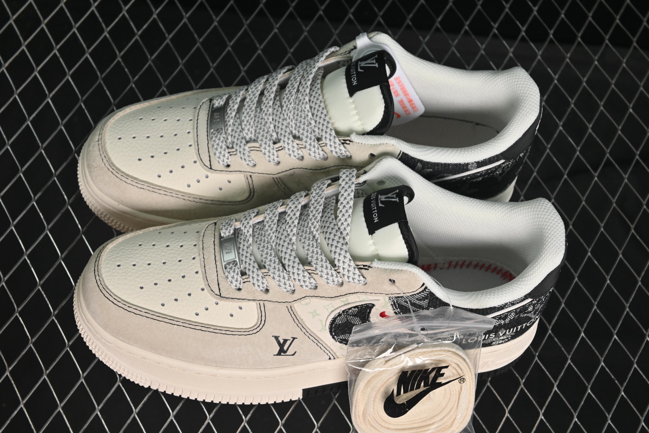 💰280纯原
Nike Air Force 1'07 Low LV联名 猪八牛仔米黑 空军一号定制休闲板鞋 MZ9588-803
#原楦头原纸板 原装鞋盒 定制五金配件 内置全掌气垫 原厂鞋底
尺码:36 36.5 37.5 38 38.5 39 40 40.5 41 42 42.5 43 44 44.5 45 9.D4
