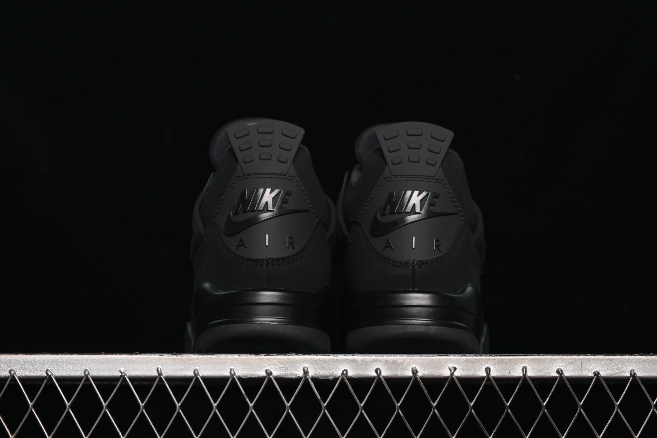 💰520顶级
 Air Jordan 4 Retro "Black Cat" AJ4 乔4全新黑猫 FV5029-010
#大厂出品 原楦原纸板 细节如图所 客供原厂材料开发 极致一眼正品既视感 细节如图所示
尺码：36 36.5 37.5 38 38.5 39 40 40.5 41 42 42.5 43 44 44.5 45 46 47.5 48.5 B.G7