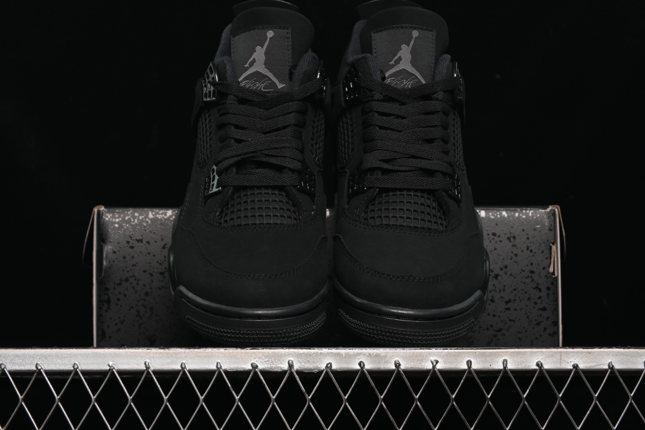 💰520顶级
 Air Jordan 4 Retro "Black Cat" AJ4 乔4全新黑猫 FV5029-010
#大厂出品 原楦原纸板 细节如图所 客供原厂材料开发 极致一眼正品既视感 细节如图所示
尺码：36 36.5 37.5 38 38.5 39 40 40.5 41 42 42.5 43 44 44.5 45 46 47.5 48.5 B.G7