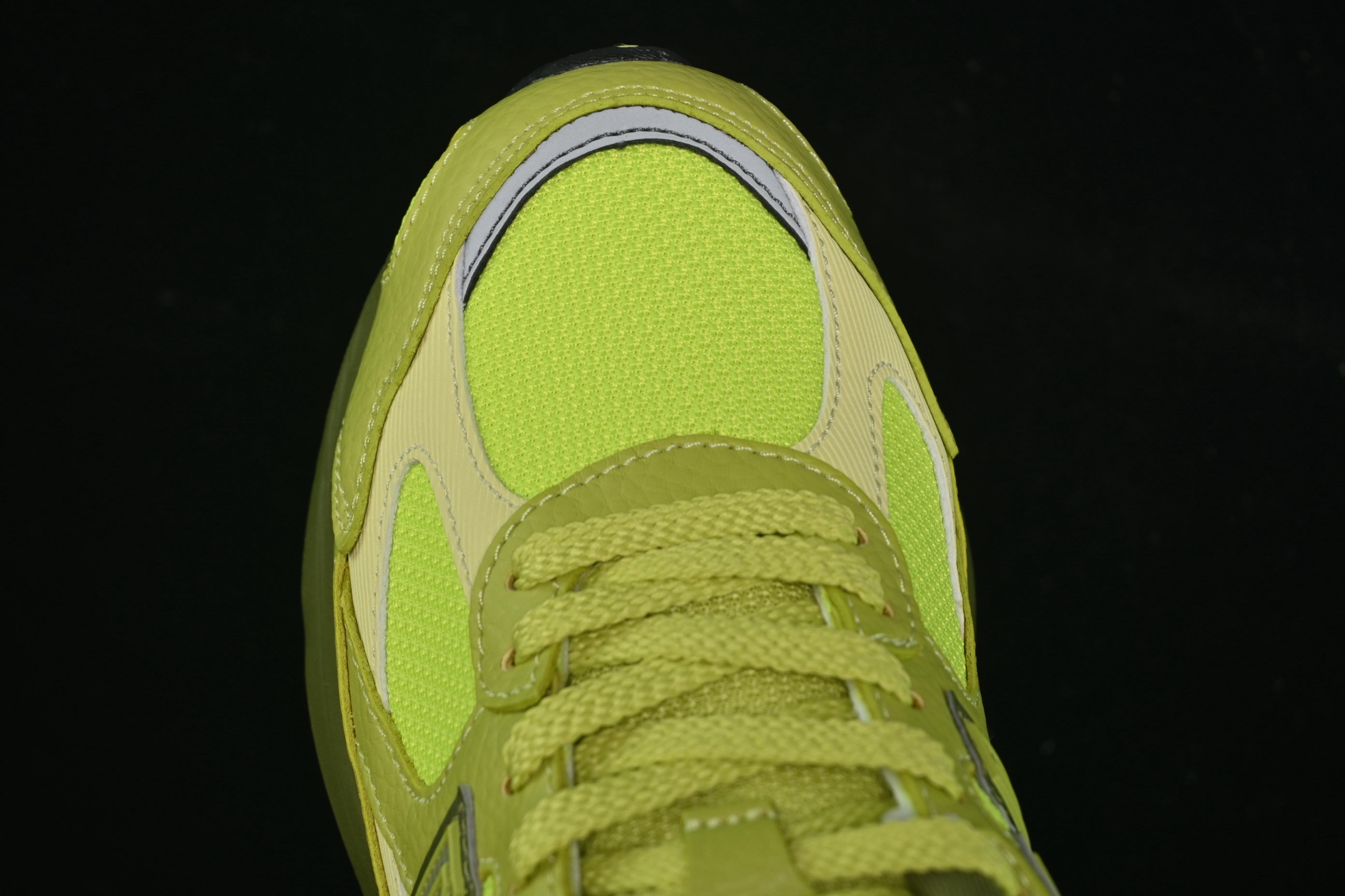 💰260纯原 New Balance 2010系列 复古休闲跑步鞋 U2010RLC
#鞋面的柔软麂皮搭配尼龙网布,特别透气而且还复古感,不管是搭配牛仔裤还工装裤都是百搭!
尺码:36 37 37.5 38 38.5 39 40 40.5 41 42 42.5 43 44 44.5 45 46.5 3.D4