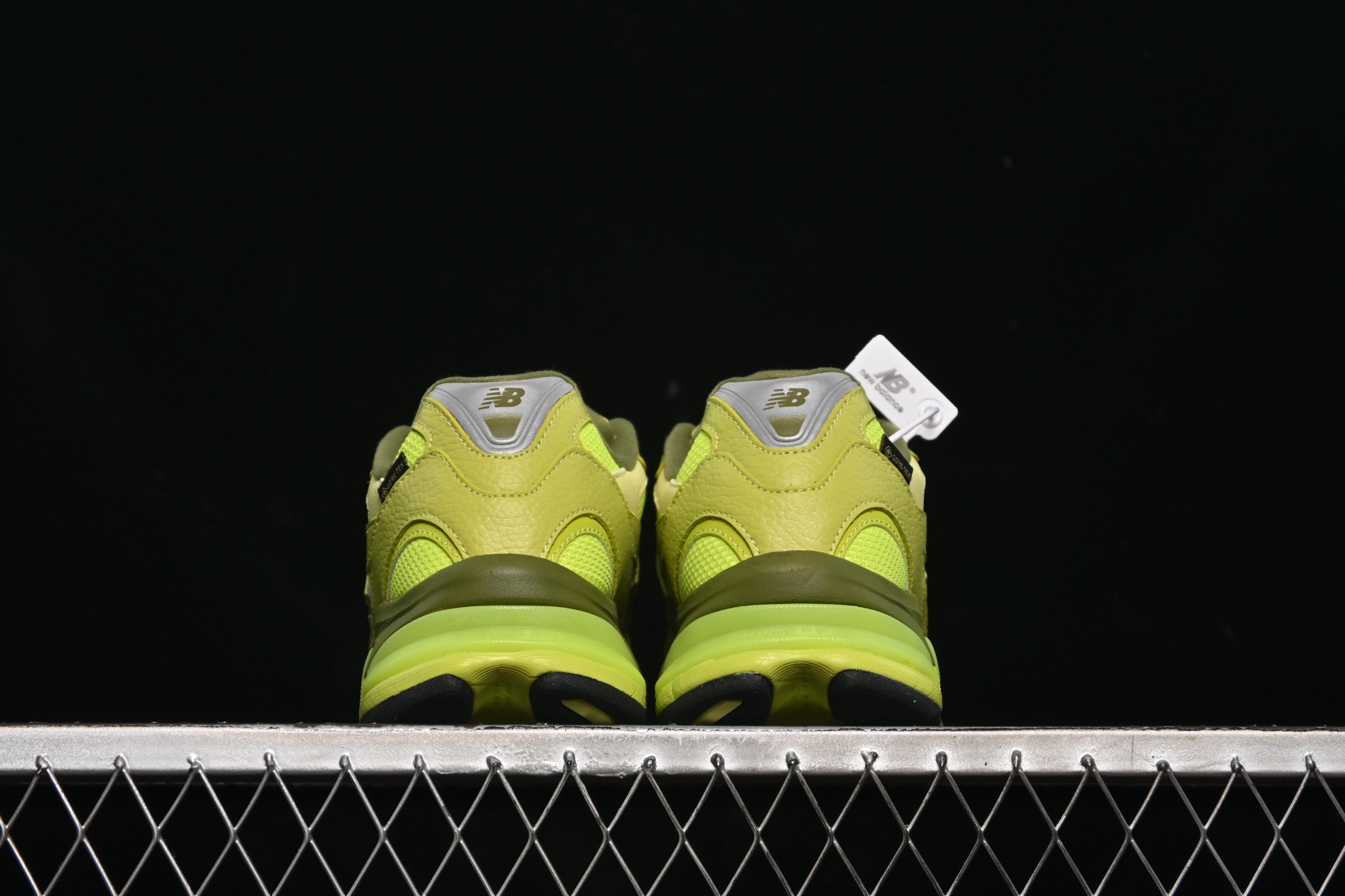 💰260纯原 New Balance 2010系列 复古休闲跑步鞋 U2010RLC
#鞋面的柔软麂皮搭配尼龙网布,特别透气而且还复古感,不管是搭配牛仔裤还工装裤都是百搭!
尺码:36 37 37.5 38 38.5 39 40 40.5 41 42 42.5 43 44 44.5 45 46.5 3.D4