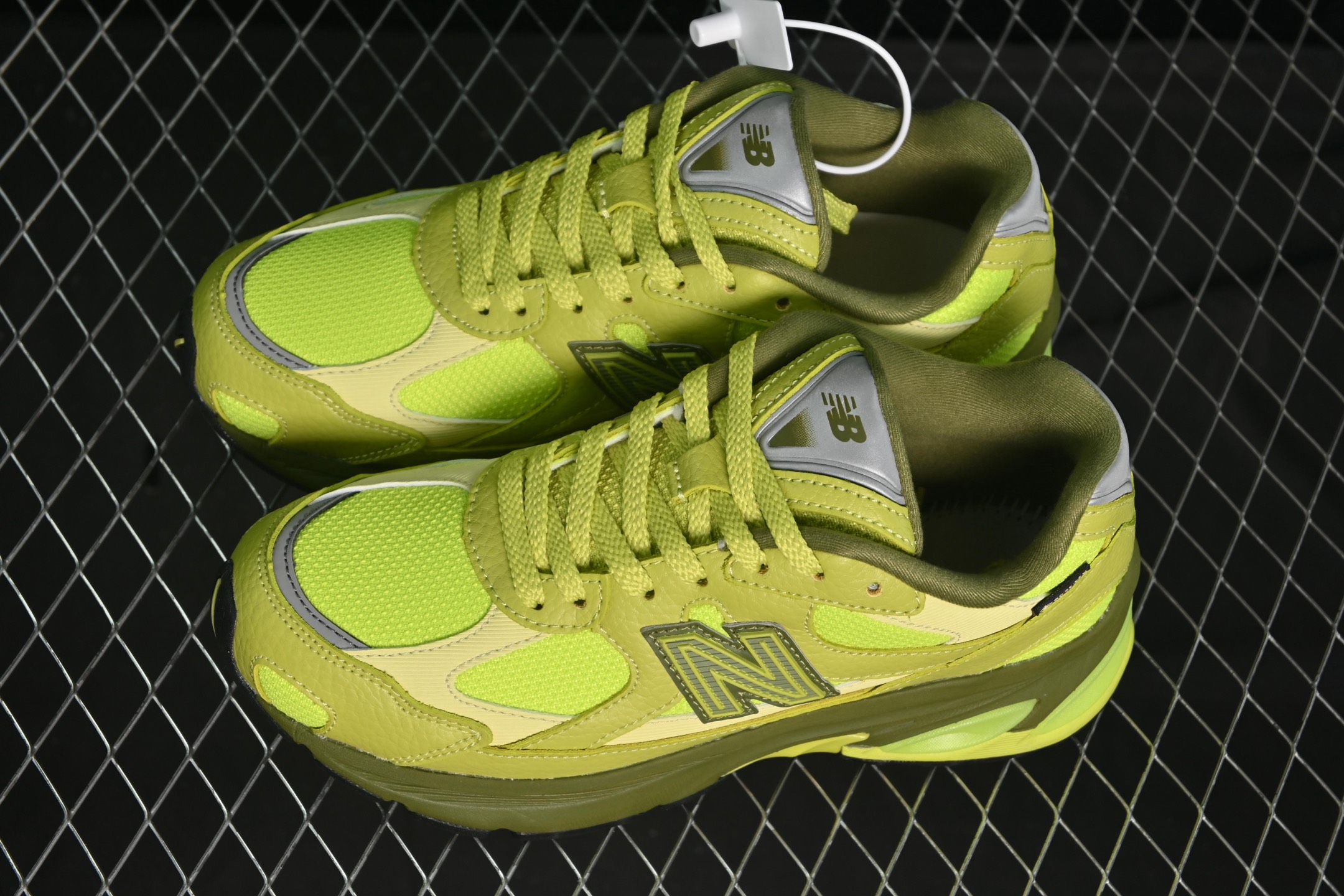 💰260纯原 New Balance 2010系列 复古休闲跑步鞋 U2010RLC
#鞋面的柔软麂皮搭配尼龙网布,特别透气而且还复古感,不管是搭配牛仔裤还工装裤都是百搭!
尺码:36 37 37.5 38 38.5 39 40 40.5 41 42 42.5 43 44 44.5 45 46.5 3.D4