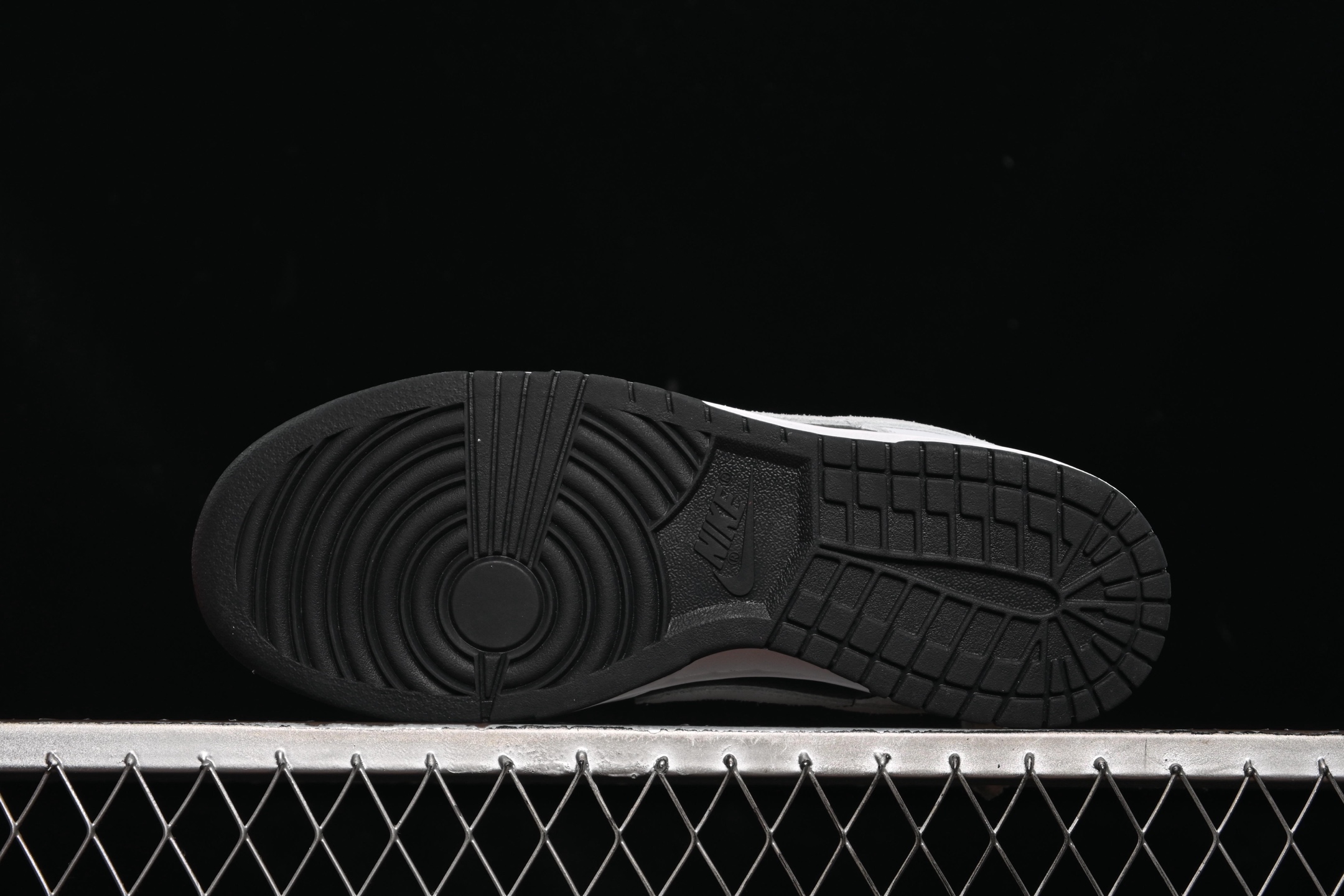 💰200真标💰260公司级💰360纯原
Nike SB Dunk Low 白黑灰配色 低帮休闲板鞋 IB4620-141
尺码:36 36.5 37.5 38 38.5 39 40 40.5 41 42 42.5 43 44 44.5 45 9.E5