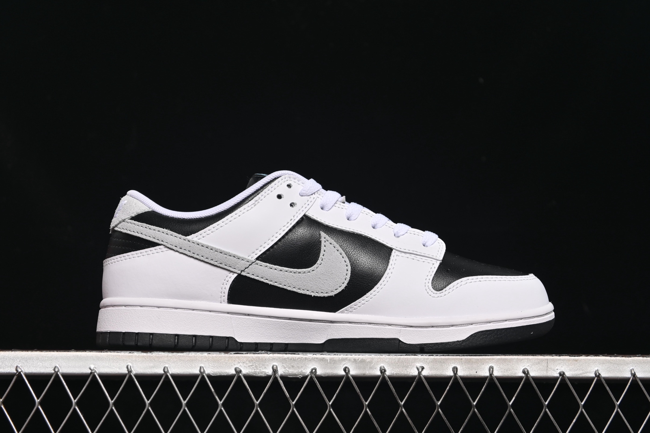 💰200真标💰260公司级💰360纯原
Nike SB Dunk Low 白黑灰配色 低帮休闲板鞋 IB4620-141
尺码:36 36.5 37.5 38 38.5 39 40 40.5 41 42 42.5 43 44 44.5 45 9.E5