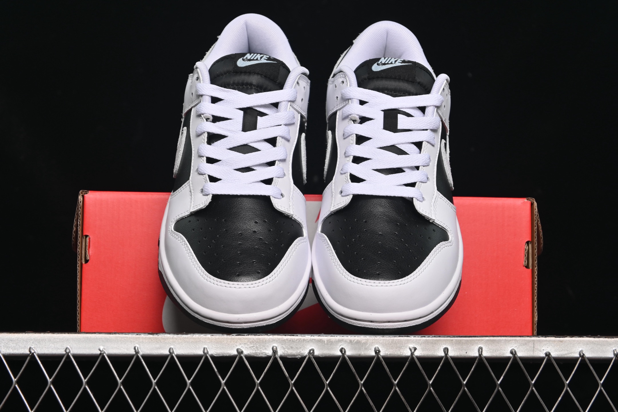 💰200真标💰260公司级💰360纯原
Nike SB Dunk Low 白黑灰配色 低帮休闲板鞋 IB4620-141
尺码:36 36.5 37.5 38 38.5 39 40 40.5 41 42 42.5 43 44 44.5 45 9.E5