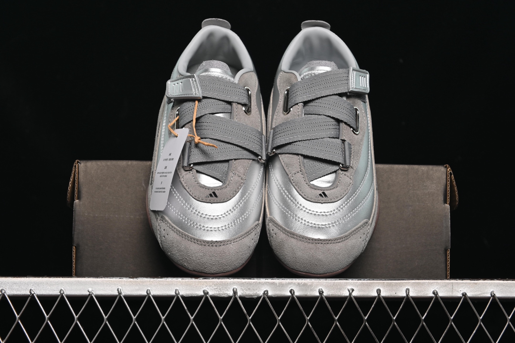 💰220纯原
 Adidas Urban Reverie JQ9392 阿迪舒适时尚魔术贴防滑耐磨生活休闲鞋
尺码：36 36.5 37 38 38.5 39 40 40.5 41 42 42.5 43 44 44.5 45 7+C3