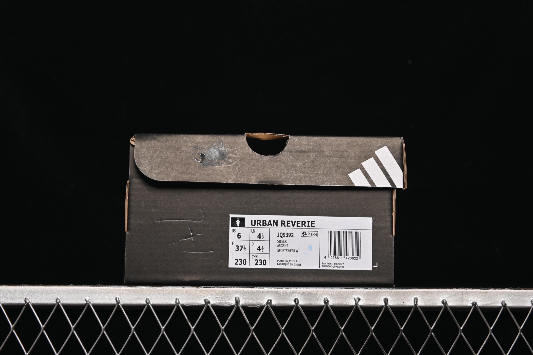 💰220纯原
 Adidas Urban Reverie JQ9392 阿迪舒适时尚魔术贴防滑耐磨生活休闲鞋
尺码：36 36.5 37 38 38.5 39 40 40.5 41 42 42.5 43 44 44.5 45 7+C3