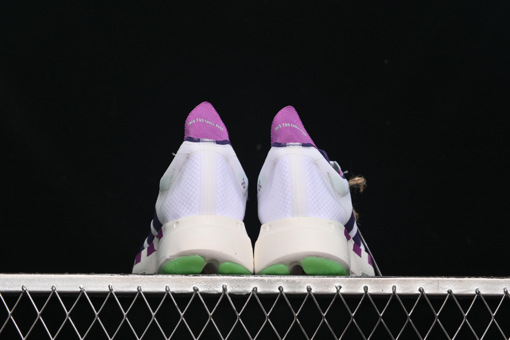💰240纯原
Adidas Adizero Adios 4 M JR1656 阿迪透气轻盈低帮跑步鞋
尺码：36 36.5 37 38 38.5 39 40 40.5 41 42 42.5 43 44 44.5 45 46 7+C3