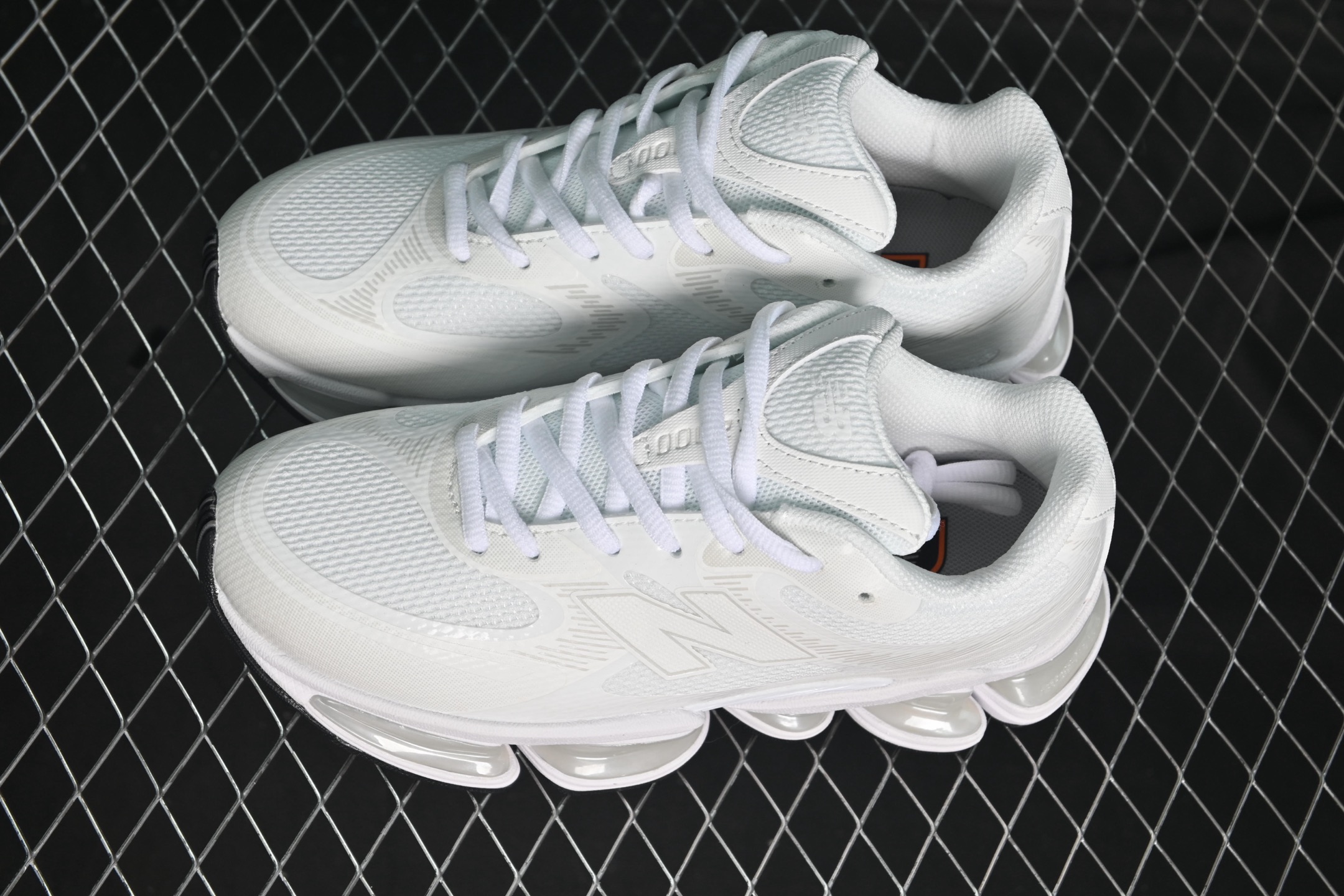💰220纯原
 New Balance 2000系列复古老爹风休闲运动慢跑鞋 U2000NRJ
尺码：36 37 37.5 38 38.5 39 40 40.5 41 42 42.5 43 44 44.5 45 46 N.C3