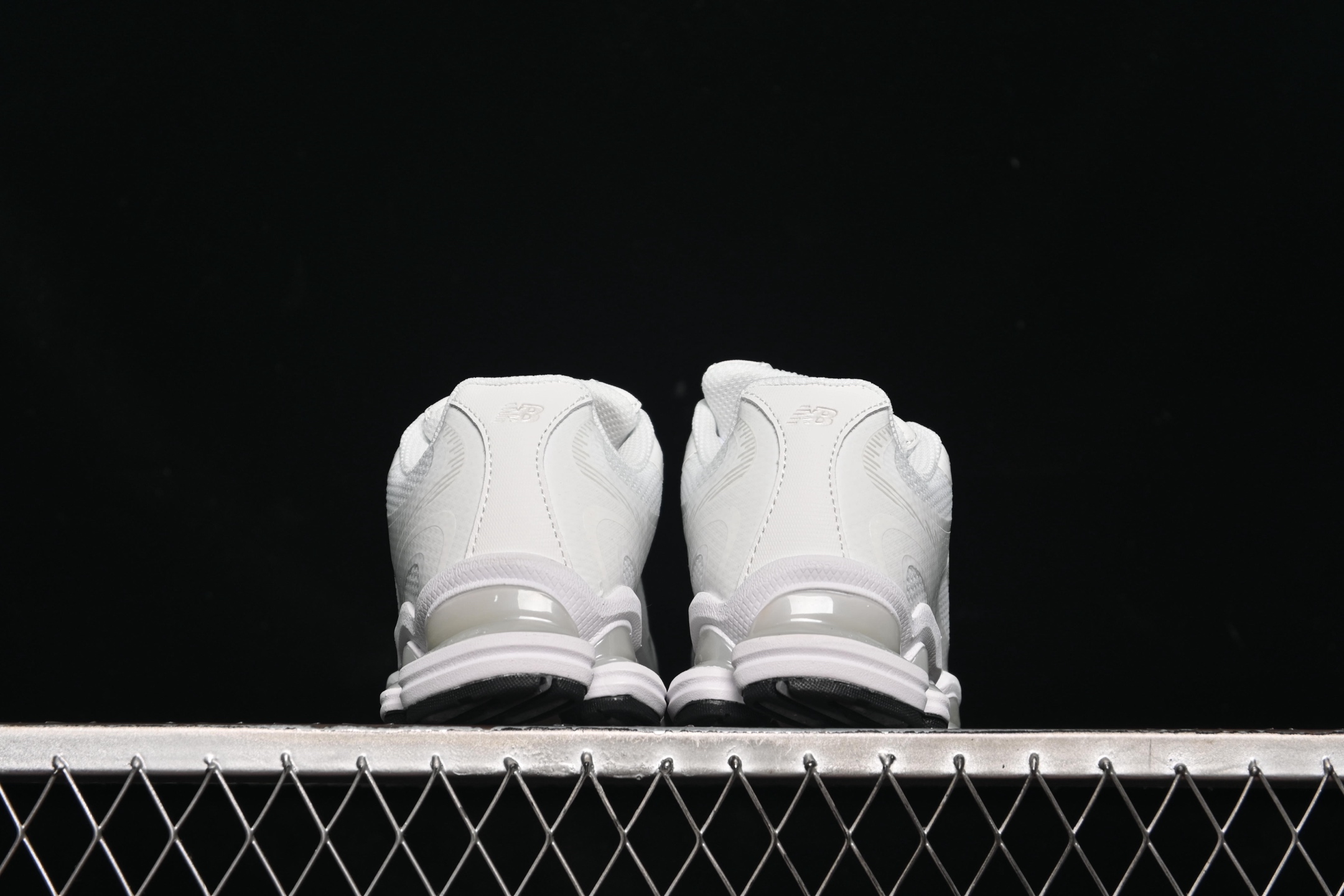 💰220纯原
 New Balance 2000系列复古老爹风休闲运动慢跑鞋 U2000NRJ
尺码：36 37 37.5 38 38.5 39 40 40.5 41 42 42.5 43 44 44.5 45 46 N.C3