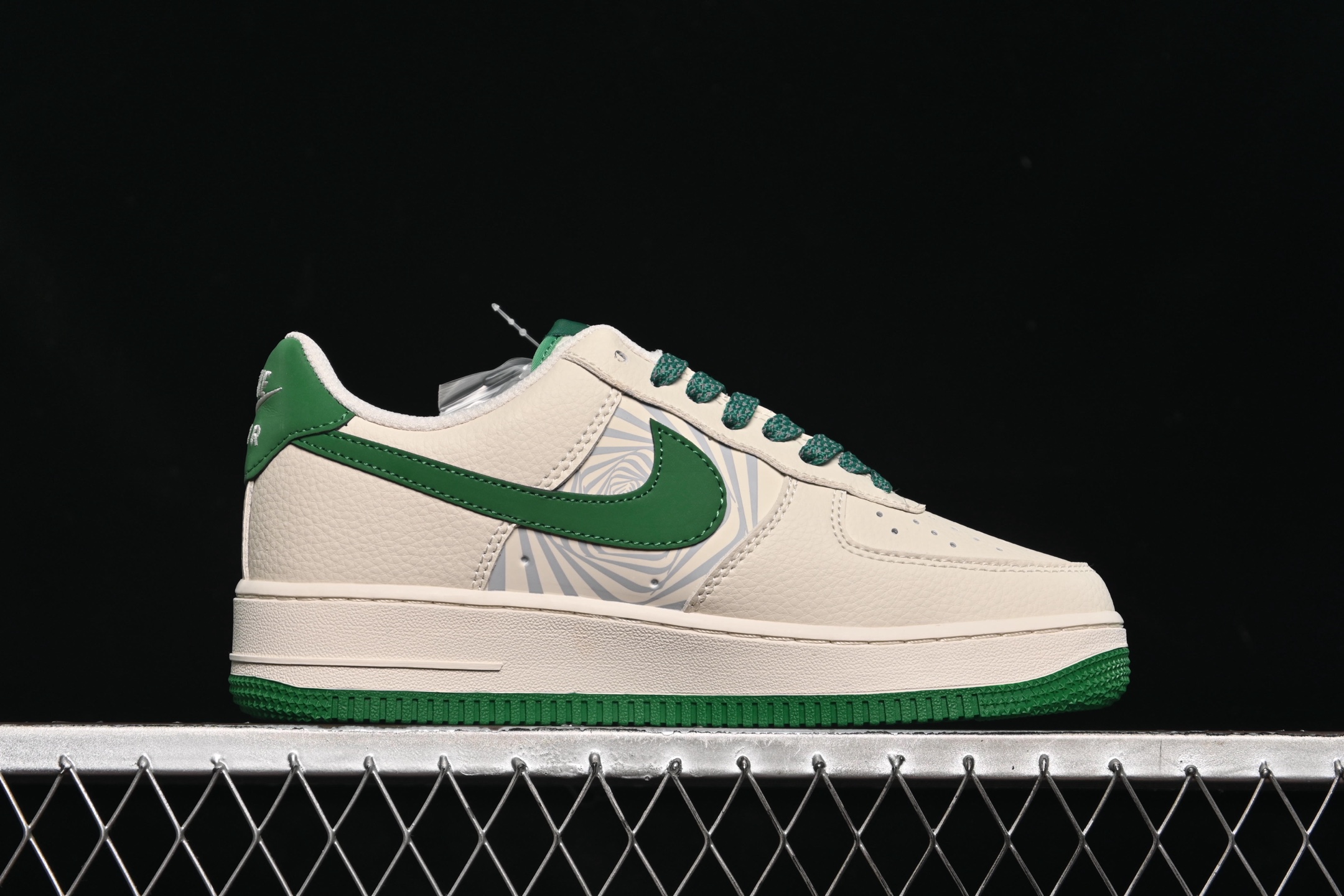 💰280纯原
Nike Air Force 1'07 Low 斯图西联名 米绿反光 空军一号低帮休闲板鞋 HJ3318-001
#原楦头原纸板 原装鞋盒 定制五金配件 内置全掌气垫 原厂鞋底
尺码:36 36.5 37.5 38 38.5 39 40 40.5 41 42 42.5 43 44 44.5 45 9.D4