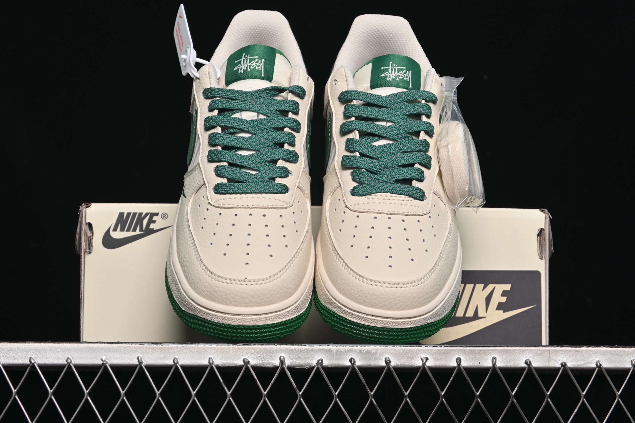 💰280纯原
Nike Air Force 1'07 Low 斯图西联名 米绿反光 空军一号低帮休闲板鞋 HJ3318-001
#原楦头原纸板 原装鞋盒 定制五金配件 内置全掌气垫 原厂鞋底
尺码:36 36.5 37.5 38 38.5 39 40 40.5 41 42 42.5 43 44 44.5 45 9.D4