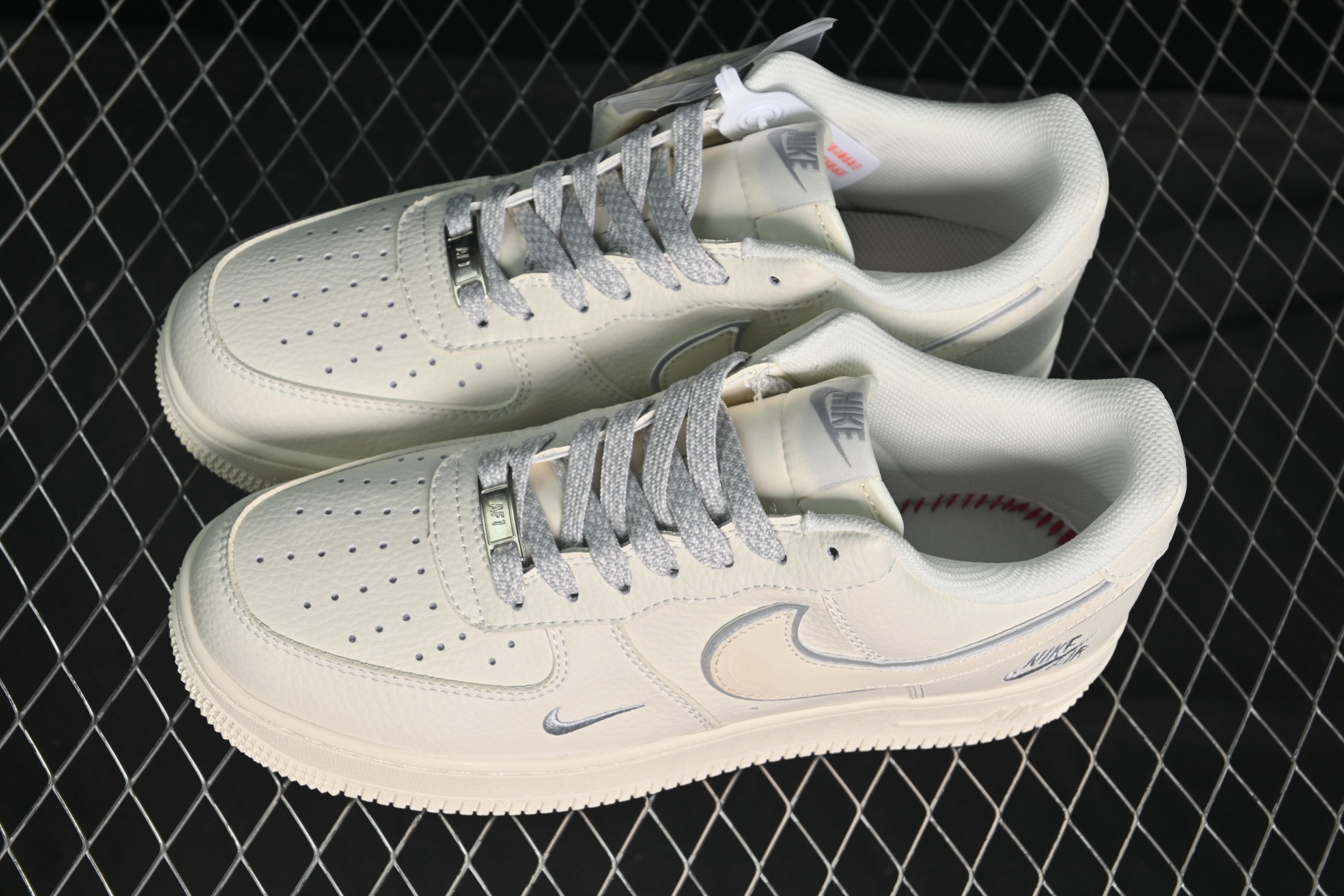 💰300纯原
Nike Air Force 1'07 Low 耐克联名 米灰边 空军一号低帮休闲板鞋 CS5288-033
#原楦头原纸板 原装鞋盒 定制五金配件 内置全掌气垫 原厂鞋底
尺码:36 36.5 37.5 38 38.5 39 40 40.5 41 42 42.5 43 44 44.5 45 9.D4