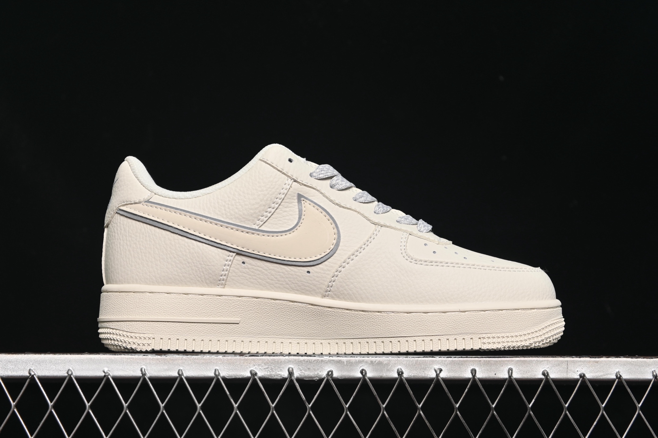 💰300纯原
Nike Air Force 1'07 Low 耐克联名 米灰边 空军一号低帮休闲板鞋 CS5288-033
#原楦头原纸板 原装鞋盒 定制五金配件 内置全掌气垫 原厂鞋底
尺码:36 36.5 37.5 38 38.5 39 40 40.5 41 42 42.5 43 44 44.5 45 9.D4