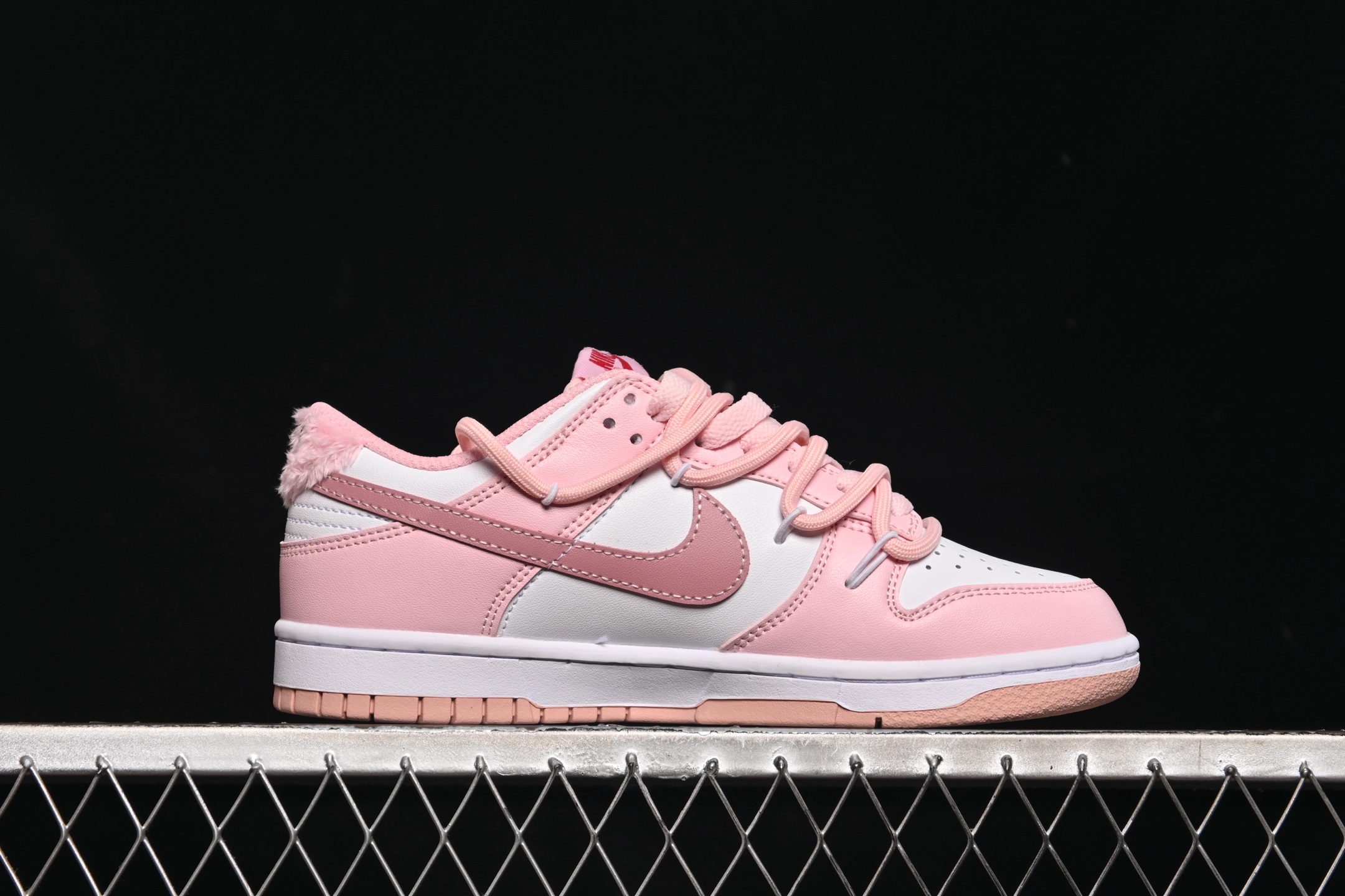 💰260公司级💰360纯原
 Nike SB Dunk Low 白粉 绑带 低帮休闲板鞋 DO6485-600
尺码：35.5 36 36.5 37.5 38 38.5 39 40 40.5 41 AJD4