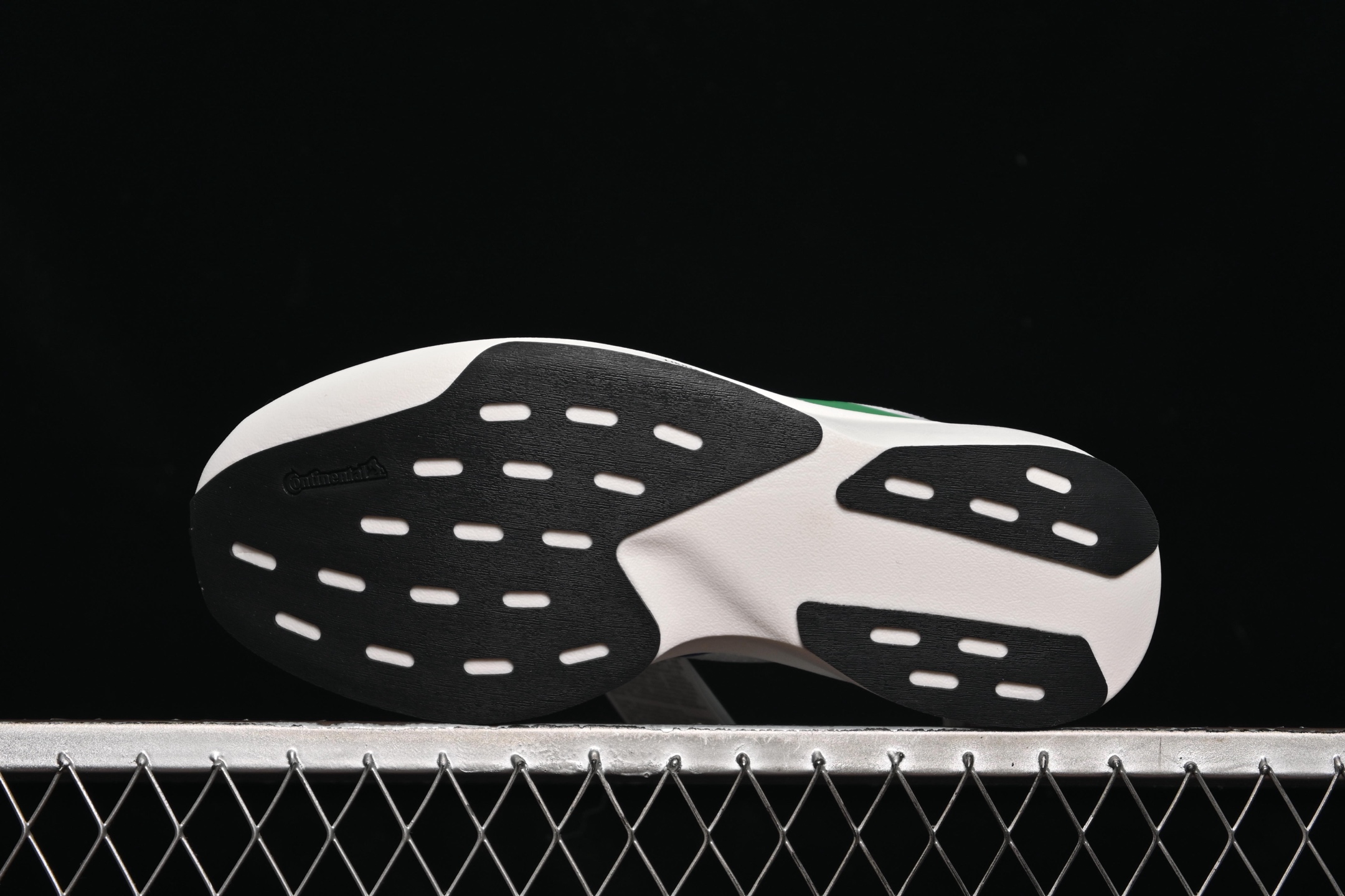 💰220纯原
Adidas Adizero Evo SL KI3393 阿迪超轻透气缓震跑鞋
#以令人难以置信的138克重量,刷新了跑鞋轻量化的记录,阿迪在材料科学和工艺技术上的深厚积累。
#全新鞋款采用Lightweight Upper材料,让穿着者几乎能够体验到一种"裸足"的感觉
尺码:36 36.5 37 38 38.5 39 40 40.5 41 42 42.5 43 44 44.5 45 7+D4