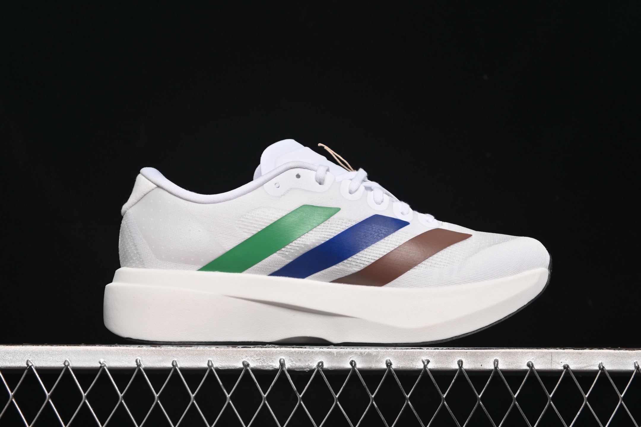 💰220纯原
Adidas Adizero Evo SL KI3393 阿迪超轻透气缓震跑鞋
#以令人难以置信的138克重量,刷新了跑鞋轻量化的记录,阿迪在材料科学和工艺技术上的深厚积累。
#全新鞋款采用Lightweight Upper材料,让穿着者几乎能够体验到一种"裸足"的感觉
尺码:36 36.5 37 38 38.5 39 40 40.5 41 42 42.5 43 44 44.5 45 7+D4