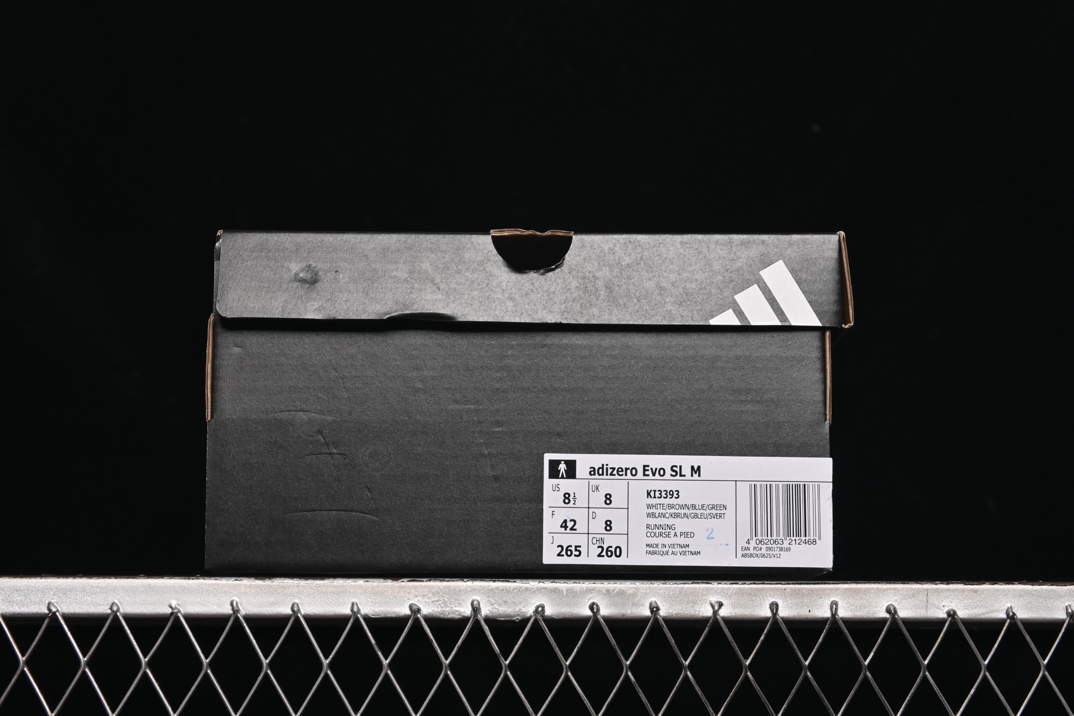 💰220纯原
Adidas Adizero Evo SL KI3393 阿迪超轻透气缓震跑鞋
#以令人难以置信的138克重量,刷新了跑鞋轻量化的记录,阿迪在材料科学和工艺技术上的深厚积累。
#全新鞋款采用Lightweight Upper材料,让穿着者几乎能够体验到一种"裸足"的感觉
尺码:36 36.5 37 38 38.5 39 40 40.5 41 42 42.5 43 44 44.5 45 7+D4