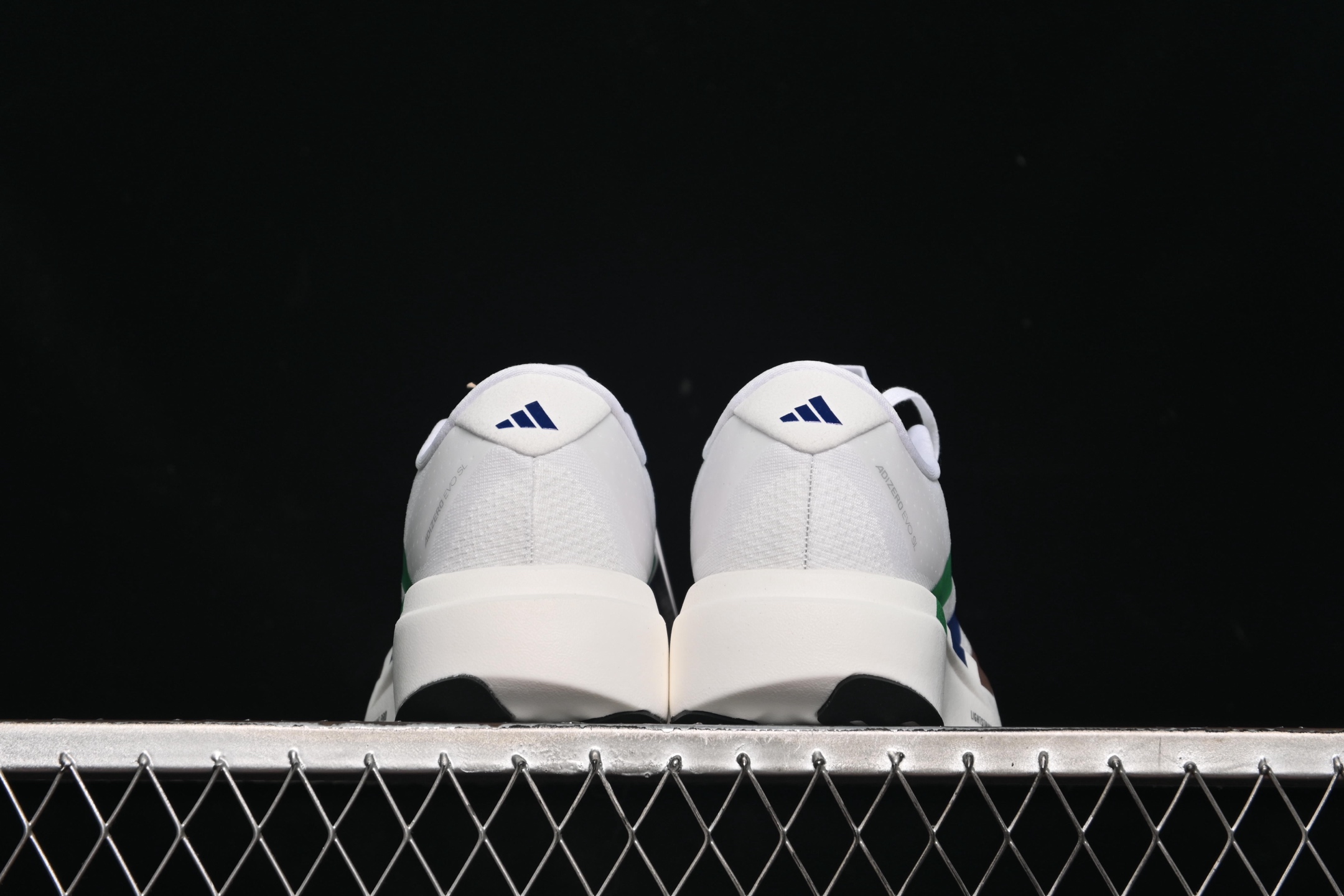 💰220纯原
Adidas Adizero Evo SL KI3393 阿迪超轻透气缓震跑鞋
#以令人难以置信的138克重量,刷新了跑鞋轻量化的记录,阿迪在材料科学和工艺技术上的深厚积累。
#全新鞋款采用Lightweight Upper材料,让穿着者几乎能够体验到一种"裸足"的感觉
尺码:36 36.5 37 38 38.5 39 40 40.5 41 42 42.5 43 44 44.5 45 7+D4