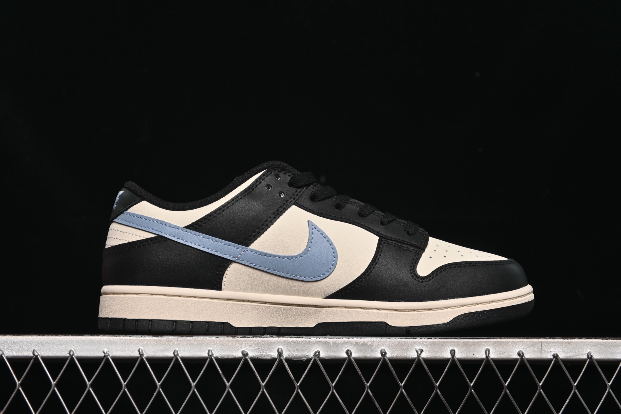 💰260公司级💰360纯原
Nike SB Dunk Low 白黑蓝配色 低帮休闲板鞋 DD1391-100
尺码：40 40.5 41 42 42.5 43 44 44.5 45 46 9.E5
