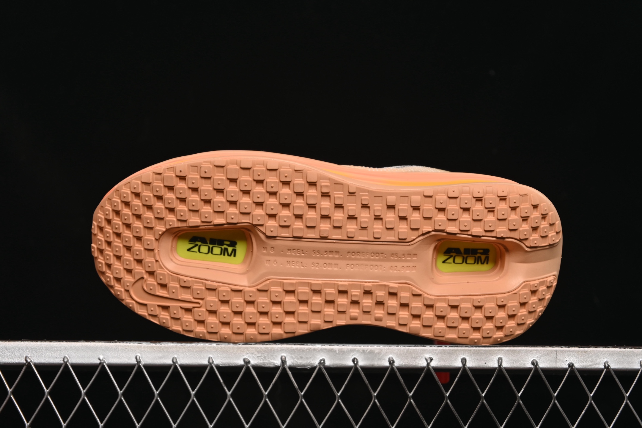💰280纯原
 Nike Air Zoom Vomero Premium 耐克网面厚底气垫跑鞋 HQ2050-100
尺码：36 36.5 37.5 38 38.5 39 40 40.5 41 42 42.5 43 44 44.5 45 C.D4