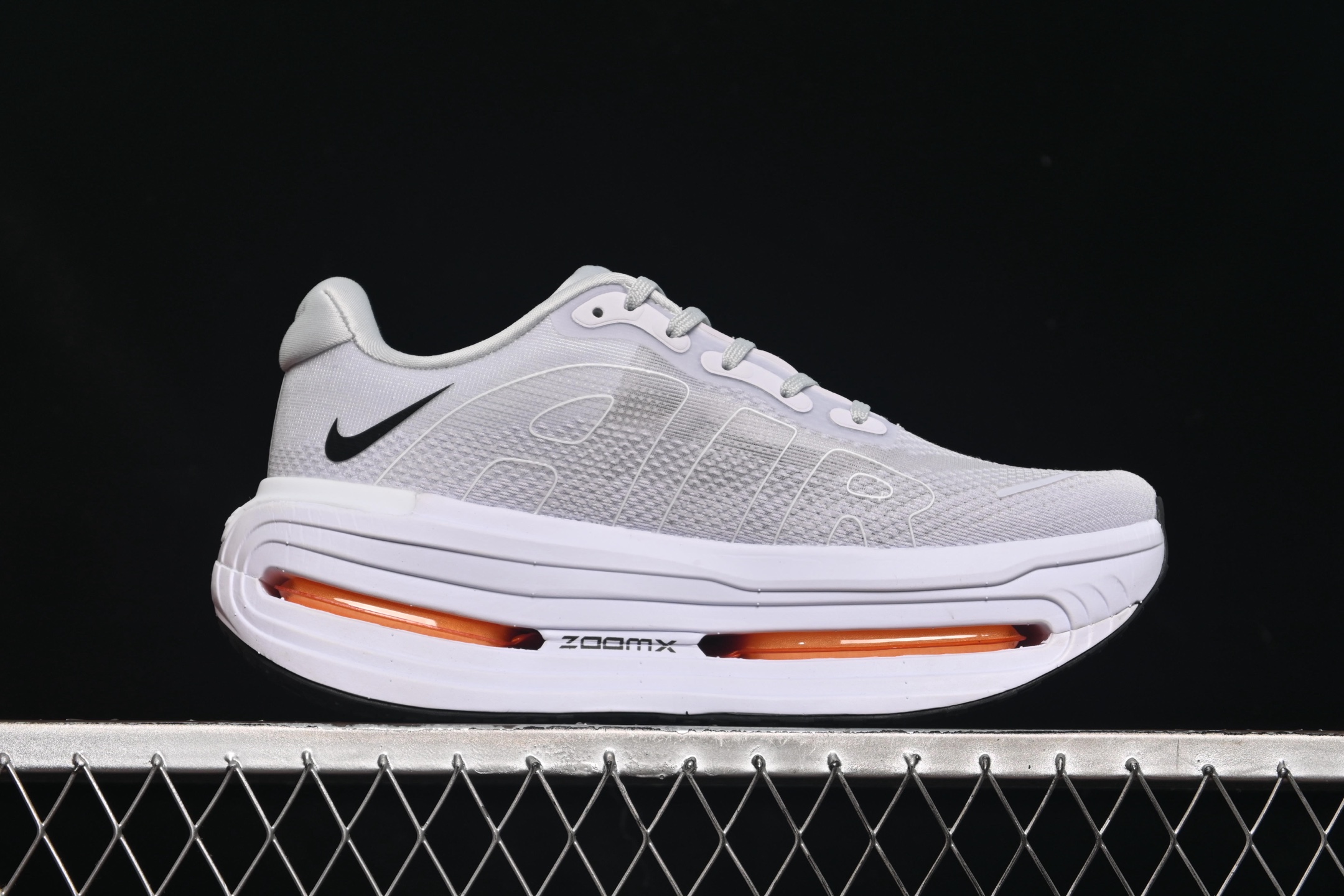 💰280纯原
Nike Air Zoom Vomero Premium 耐克网面厚底气垫跑鞋 HM5973-603
尺码：36 36.5 37.5 38 38.5 39 40 40.5 41 42 42.5 43 44 44.5 45 C.D4