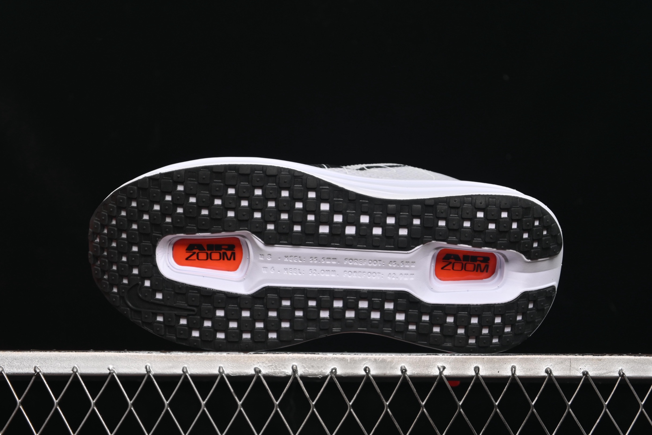 💰280纯原
Nike Air Zoom Vomero Premium 耐克网面厚底气垫跑鞋 HM5973-603
尺码：36 36.5 37.5 38 38.5 39 40 40.5 41 42 42.5 43 44 44.5 45 C.D4