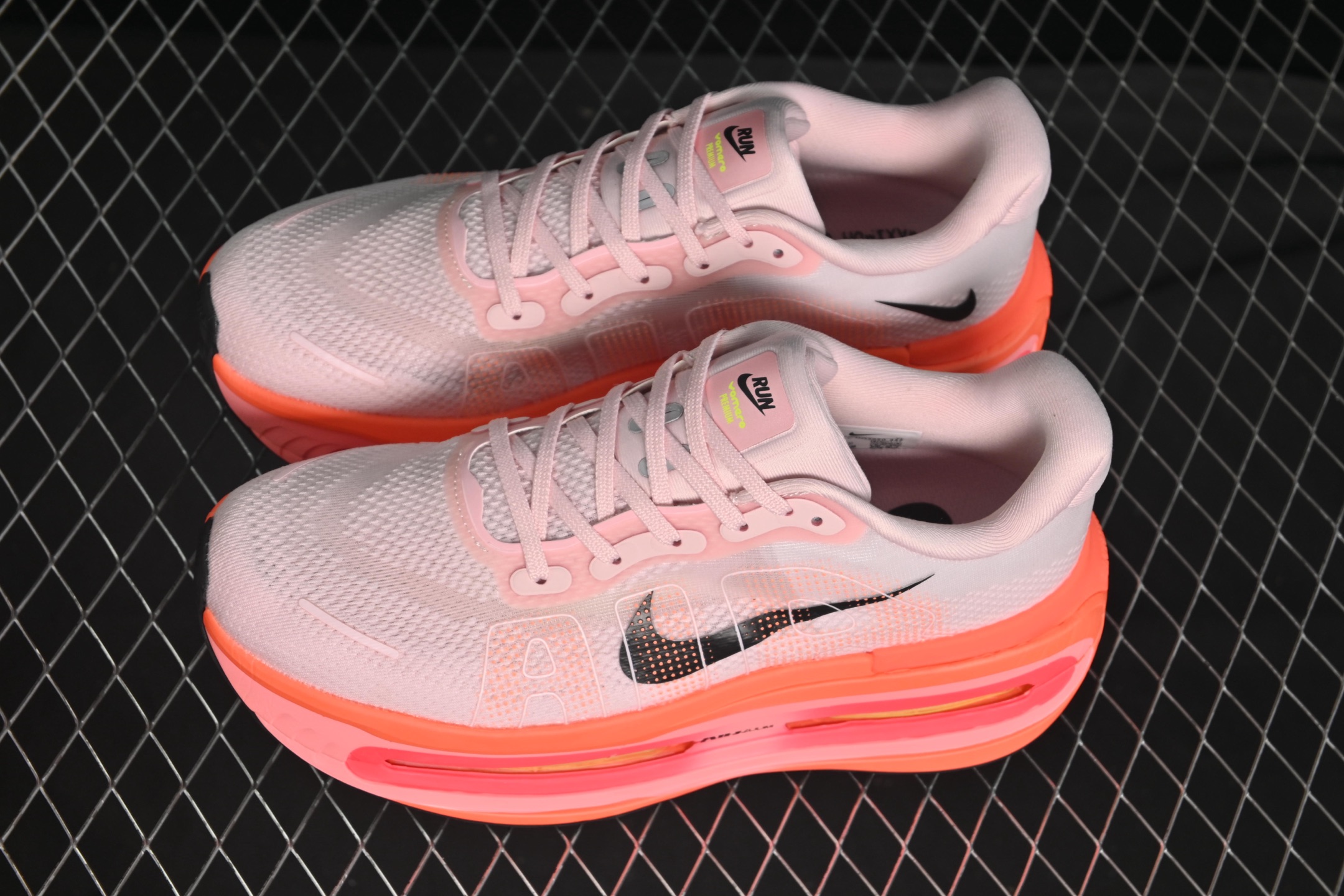 💰280纯原
 Nike Air Zoom Vomero Premium 耐克网面厚底气垫跑鞋 HQ2050-442
尺码：36 36.5 37.5 38 38.5 39 40 40.5 41 42 42.5 43 44 44.5 45 C.D4