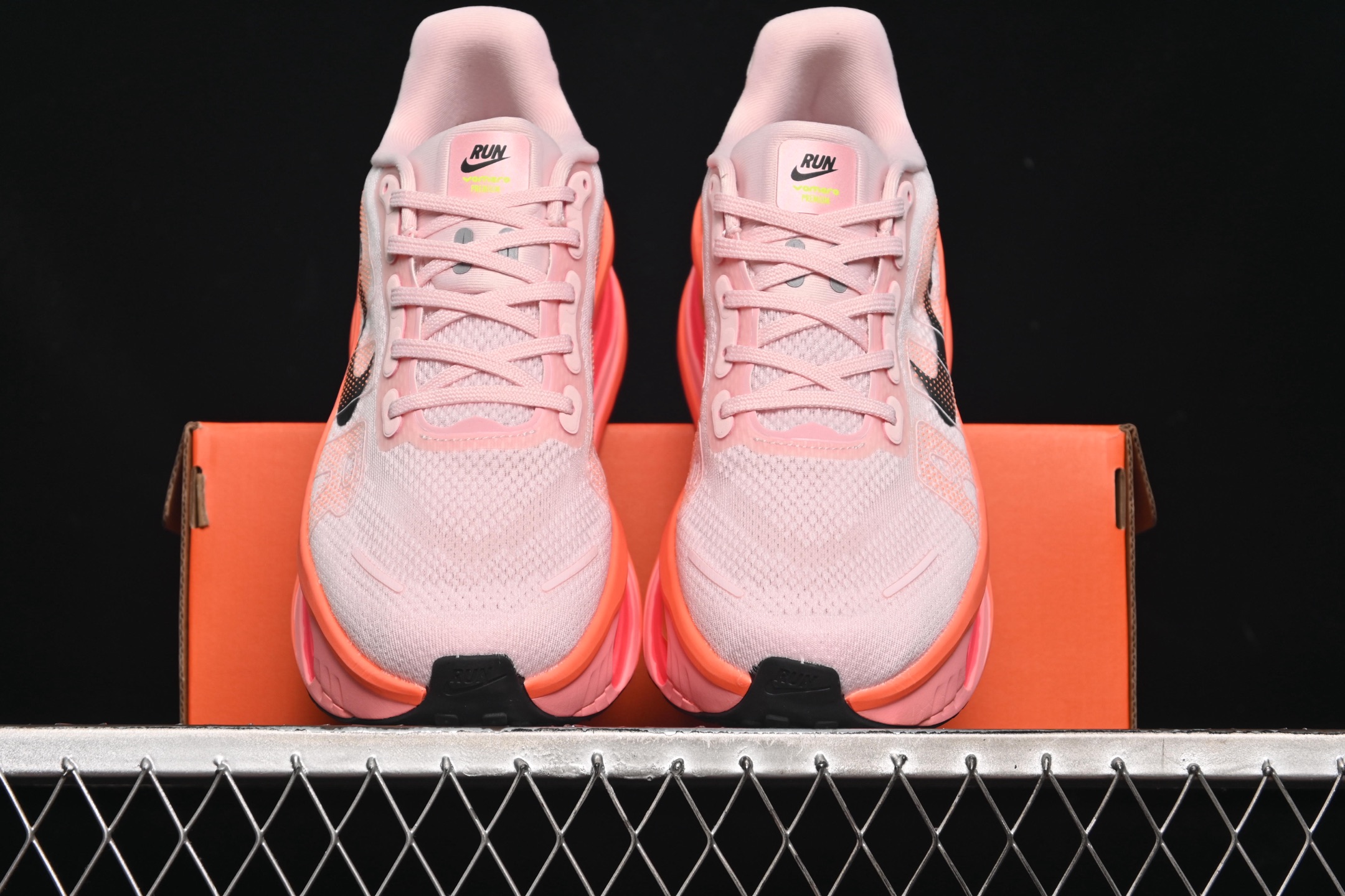 💰280纯原
 Nike Air Zoom Vomero Premium 耐克网面厚底气垫跑鞋 HQ2050-442
尺码：36 36.5 37.5 38 38.5 39 40 40.5 41 42 42.5 43 44 44.5 45 C.D4
