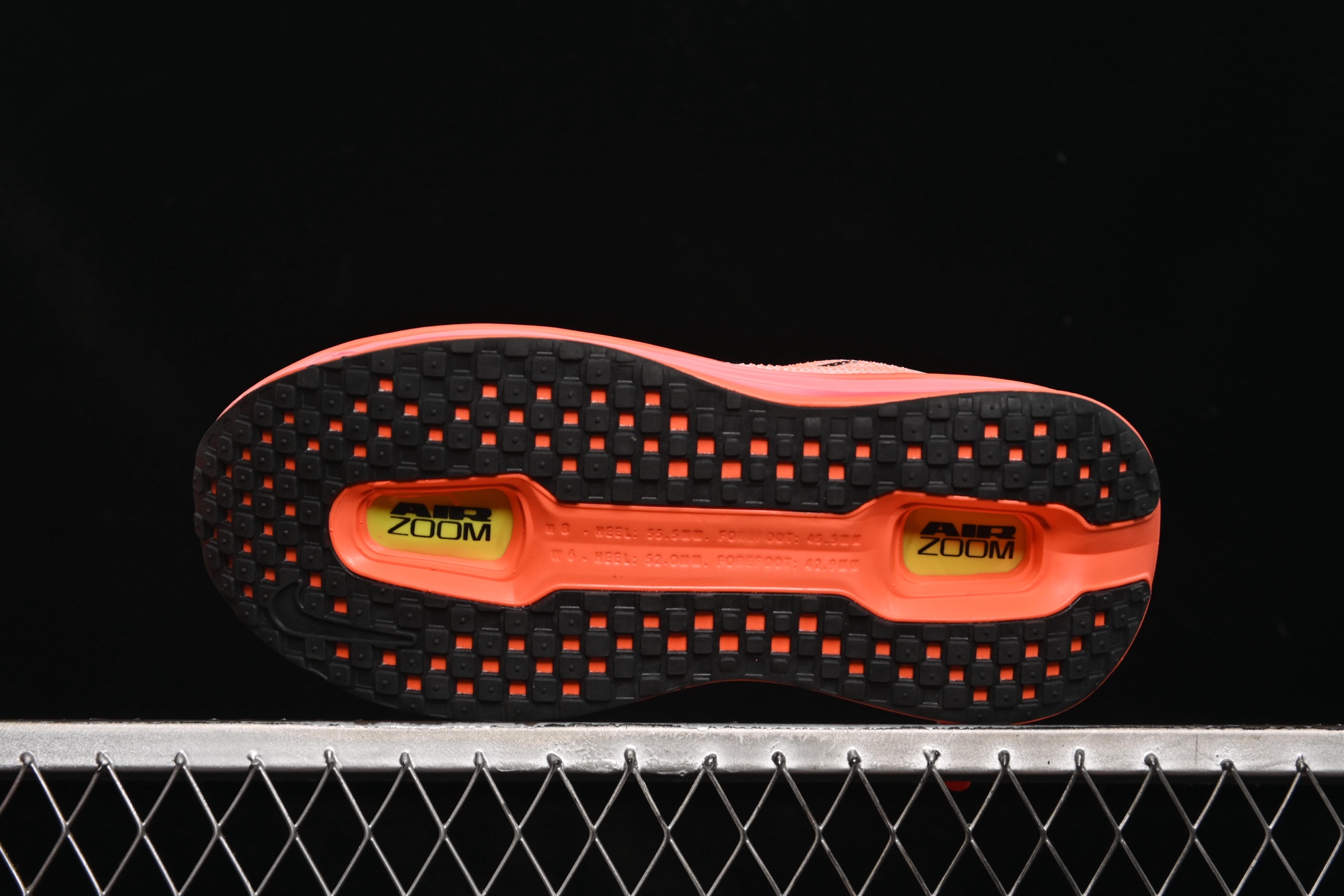 💰280纯原
 Nike Air Zoom Vomero Premium 耐克网面厚底气垫跑鞋 HQ2050-442
尺码：36 36.5 37.5 38 38.5 39 40 40.5 41 42 42.5 43 44 44.5 45 C.D4