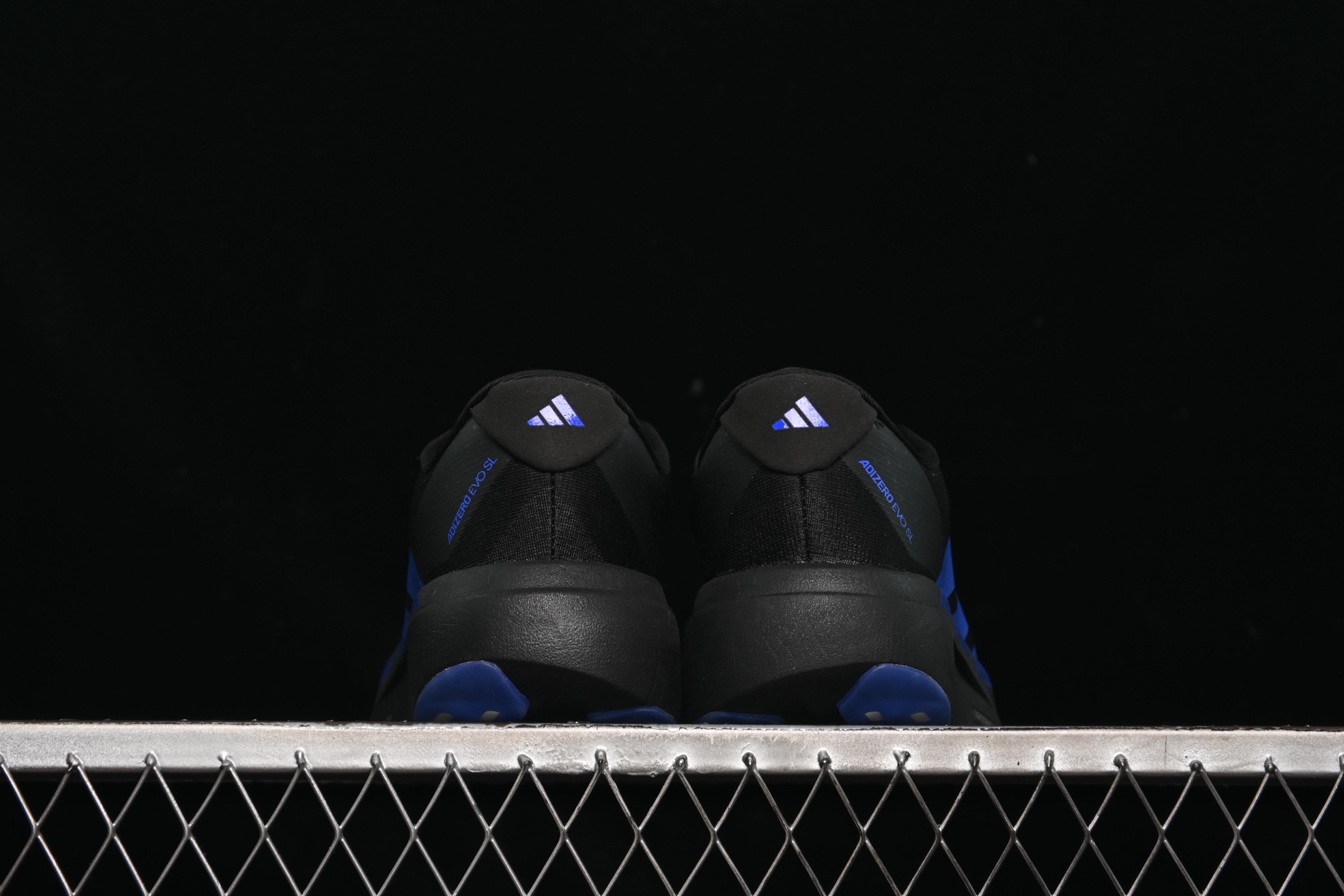 💰240纯原
Adidas Adizero Evo SL JR5836 阿迪超轻透气缓震跑鞋
#以令人难以置信的138克重量,刷新了跑鞋轻量化的记录,阿迪在材料科学和工艺技术上的深厚积累。
#全新鞋款采用Lightweight Upper材料,让穿着者几乎能够体验到一种"裸足"的感觉
尺码:36 36.5 37 38 38.5 39 40 40.5 41 42 42.5 43 44 44.5 45 N.C3