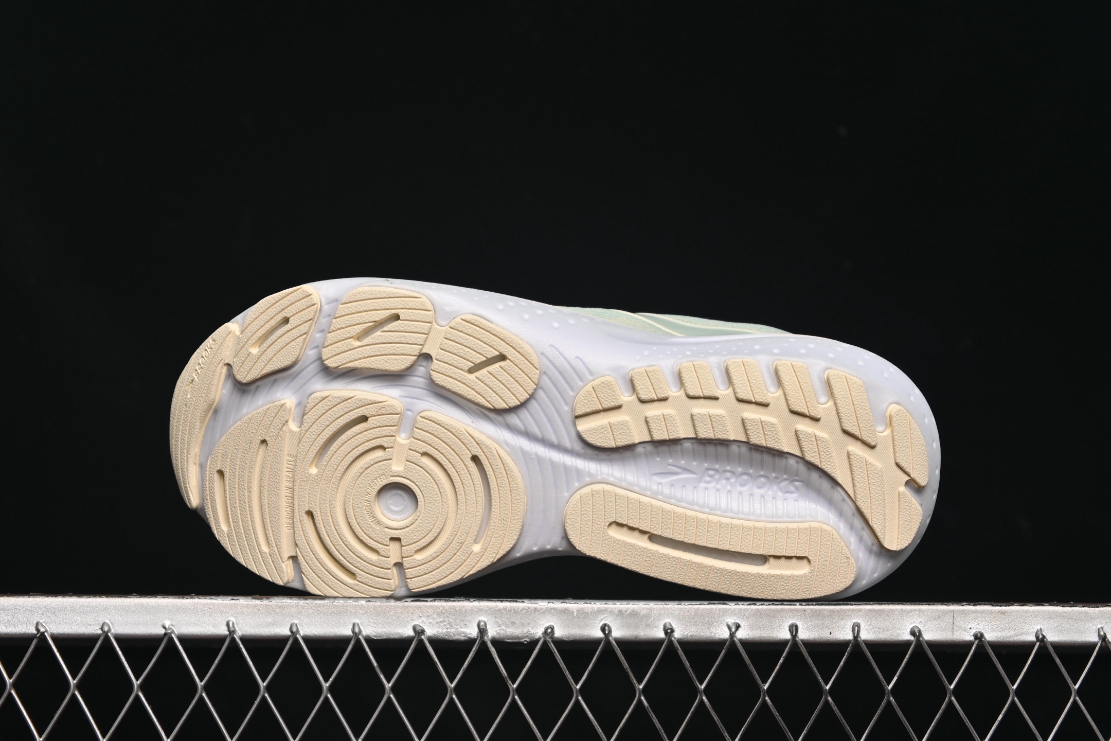 💰220纯原
Brooks Glycerin StedlthFit 21 布鲁克斯21 缓震针织面马拉松慢跑鞋 1204101B388
尺码:36 36.5 37 38 38.5 39 40 40.5 41 42 42.5 43 44 44.5 45 46 N.C3