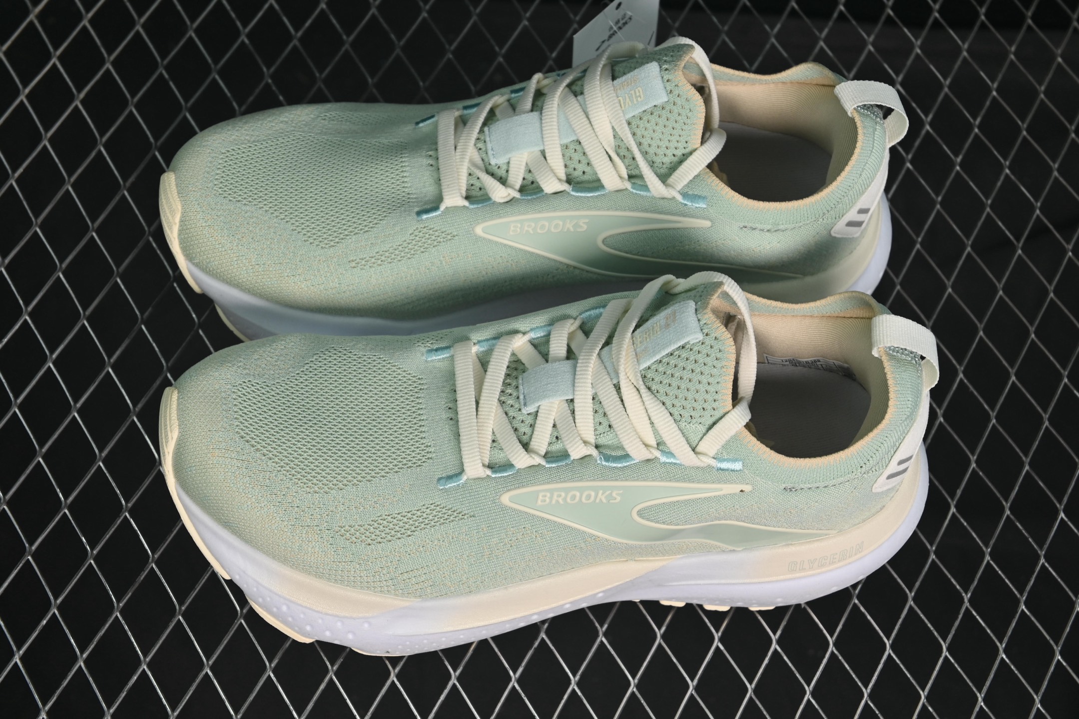💰220纯原
Brooks Glycerin StedlthFit 21 布鲁克斯21 缓震针织面马拉松慢跑鞋 1204101B388
尺码:36 36.5 37 38 38.5 39 40 40.5 41 42 42.5 43 44 44.5 45 46 N.C3