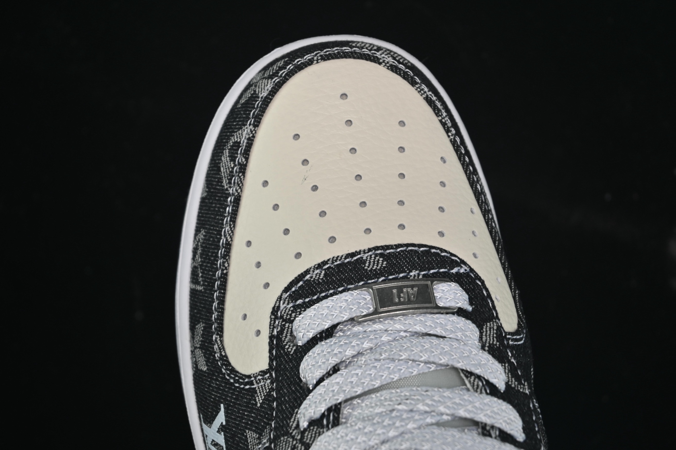 💰260纯原
Nike Air Force 1'07 Low 定制款 空军一号低帮休闲板鞋 CW2288-111
#原楦原纸板 纯正版型 清洁度完美 内置全掌气垫
尺码:36 36.5 37.5 38 38.5 39 40 40.5 41 42 42.5 43 44 44.5 45 K.D4