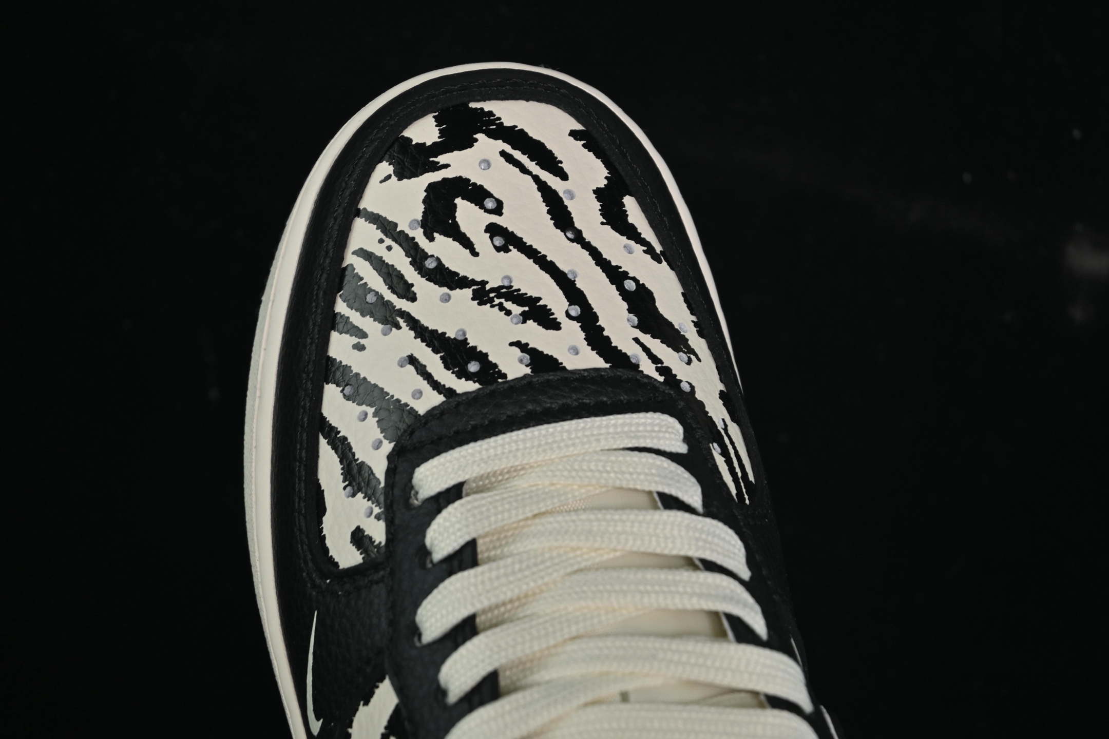 💰280纯原
Nike Air Force 1'07 Low 巴黎世家联名 雪山米白黑 空军一号低帮休闲板鞋 HJ3318-004
#原楦头原纸板 原装鞋盒 定制五金配件 内置全掌气垫 原厂鞋底
尺码:36 36.5 37.5 38 38.5 39 40 40.5 41 42 42.5 43 44 44.5 45 9.D4