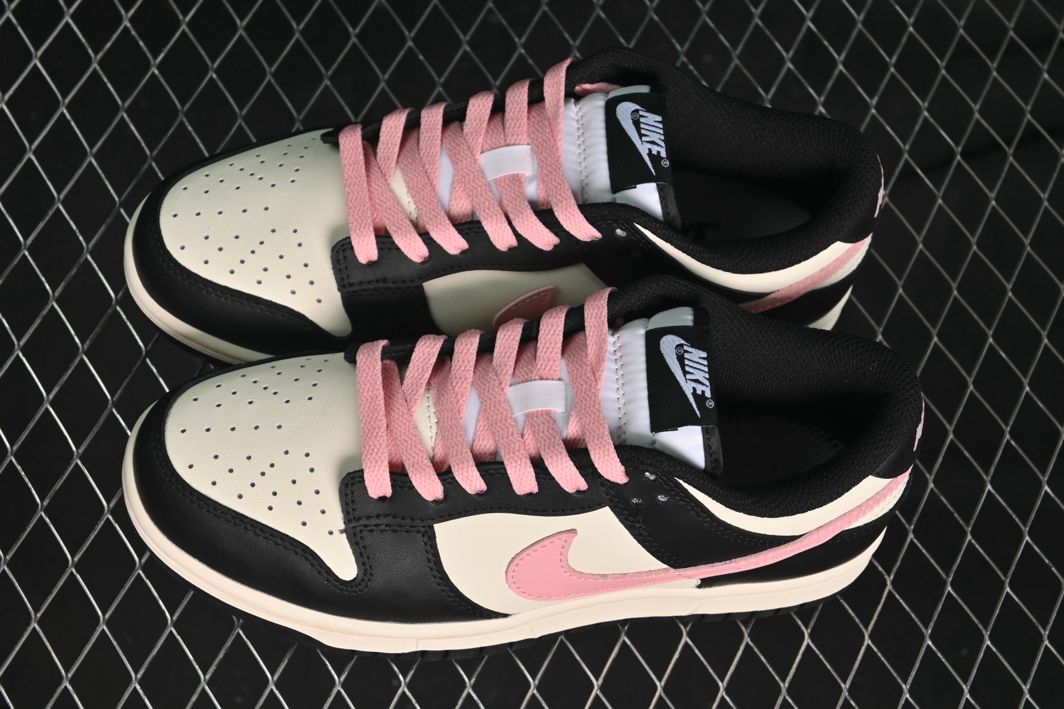 💰260公司级💰360纯原
 Nike SB Dunk Low 白黑粉配色 低帮休闲板鞋 DD1391-100
尺码：35.5 36 36.5 37.5 38 38.5 39 40 9.E5