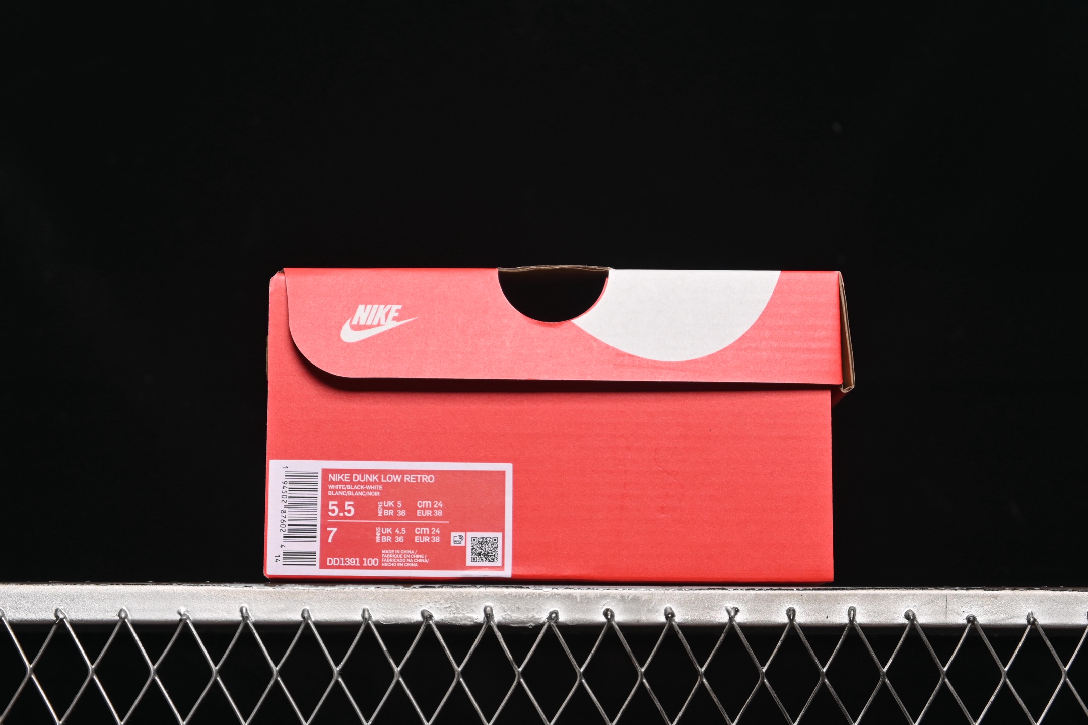 💰260公司级💰360纯原
 Nike SB Dunk Low 白黑粉配色 低帮休闲板鞋 DD1391-100
尺码：35.5 36 36.5 37.5 38 38.5 39 40 9.E5