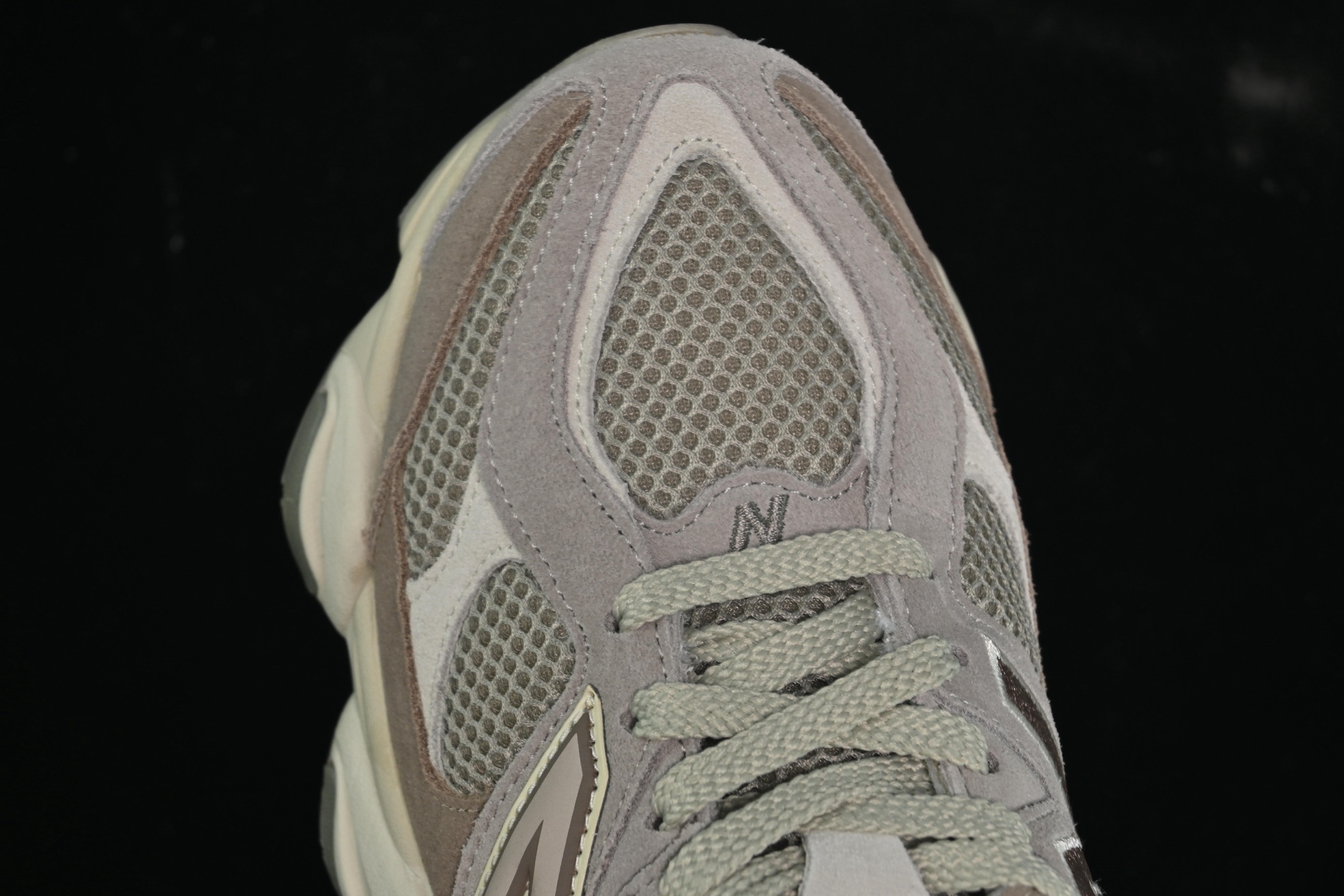 纯原 New Balance NB9060 联名款 复古休闲运动慢跑鞋 U9060ERC
#鞋款灵感