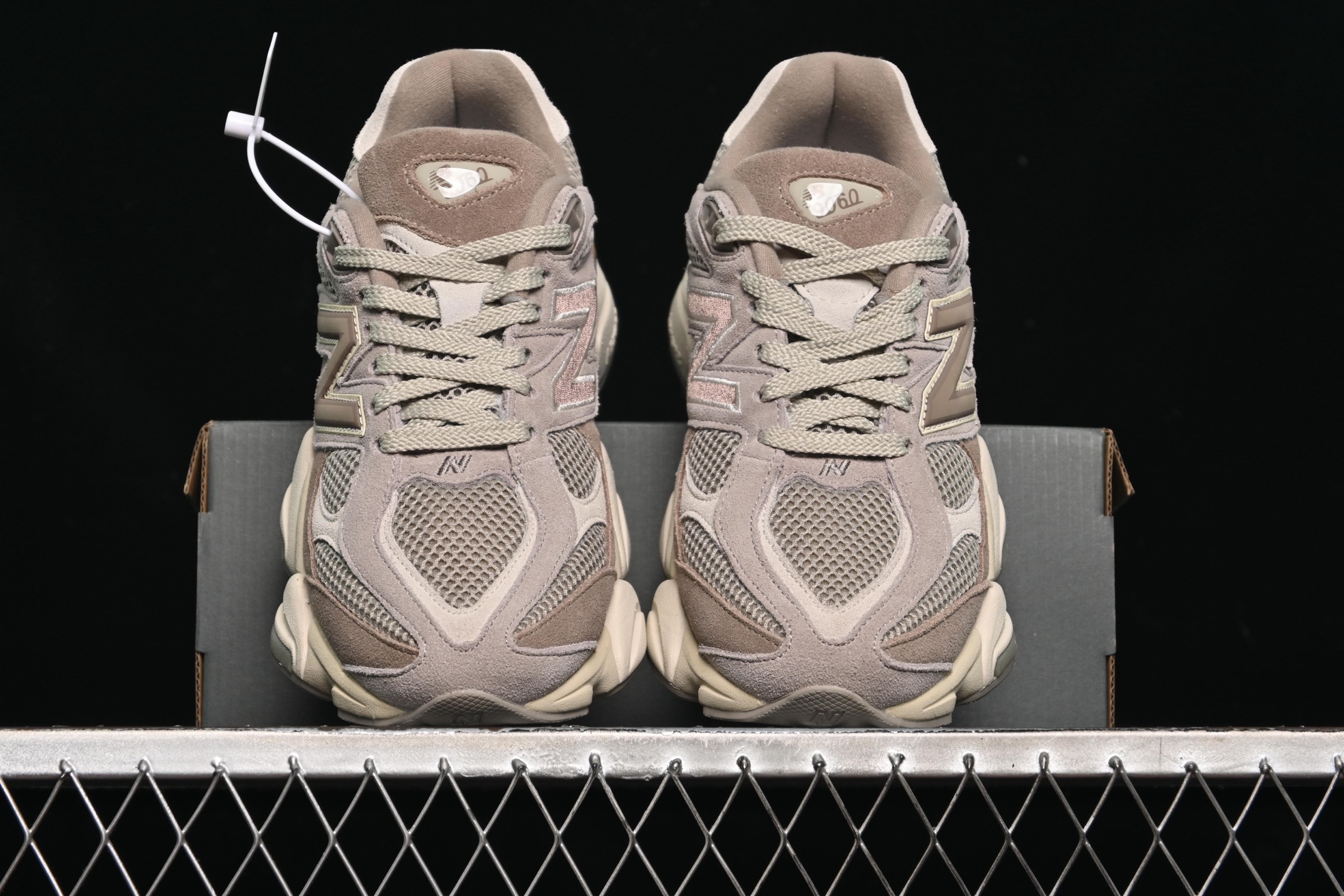 纯原 New Balance NB9060 联名款 复古休闲运动慢跑鞋 U9060ERC
#鞋款灵感