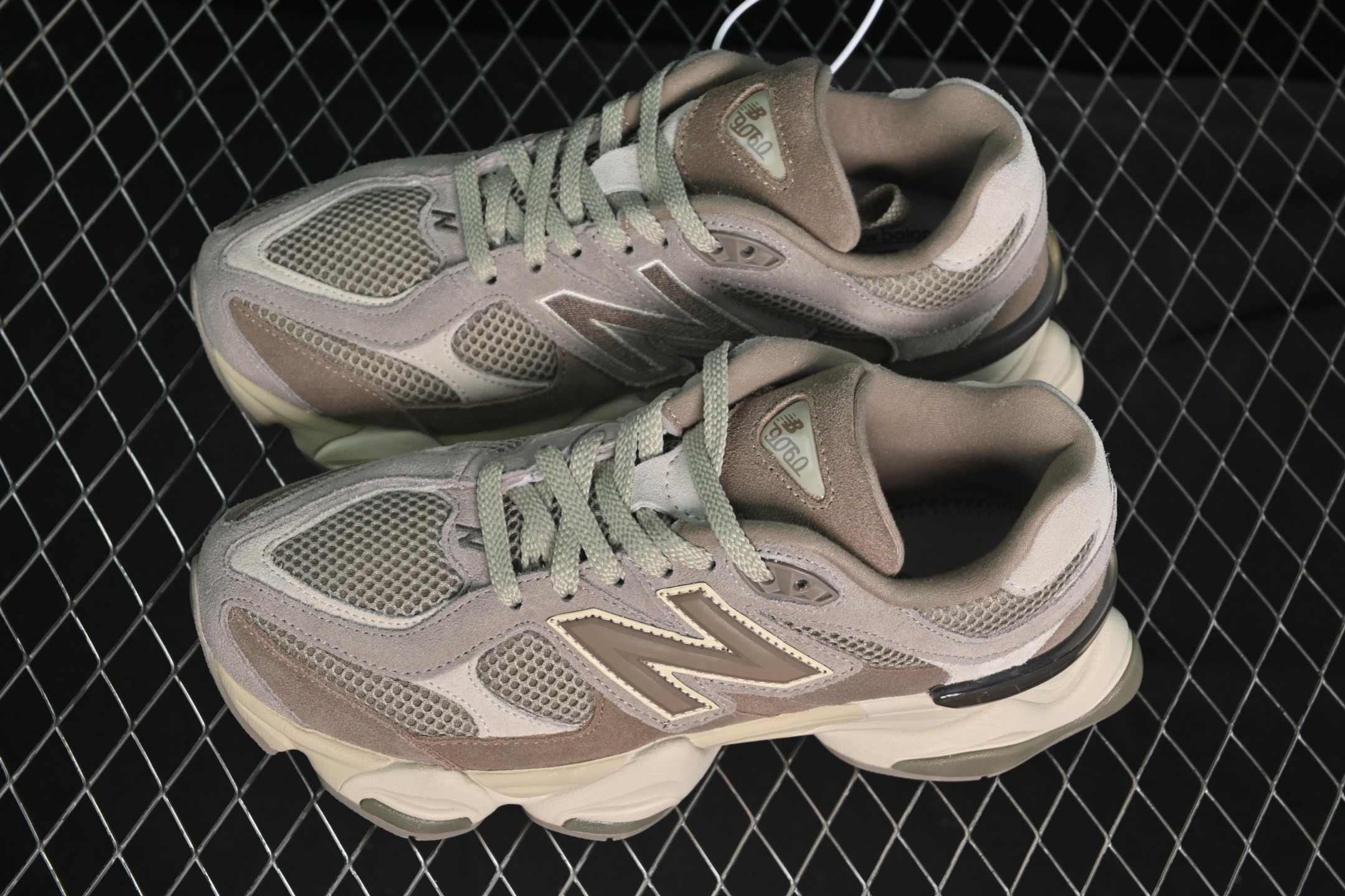 纯原 New Balance NB9060 联名款 复古休闲运动慢跑鞋 U9060ERC
#鞋款灵感